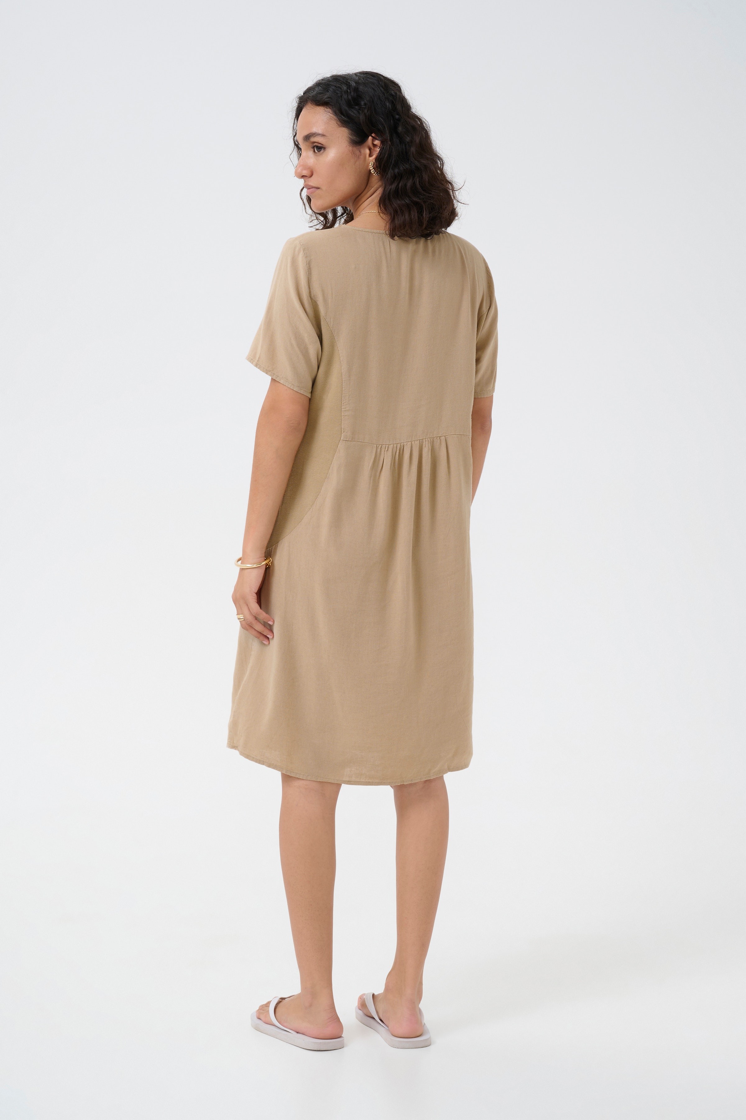 KAmilia Linen dress LOOKBOOK BACK 10508362-171109