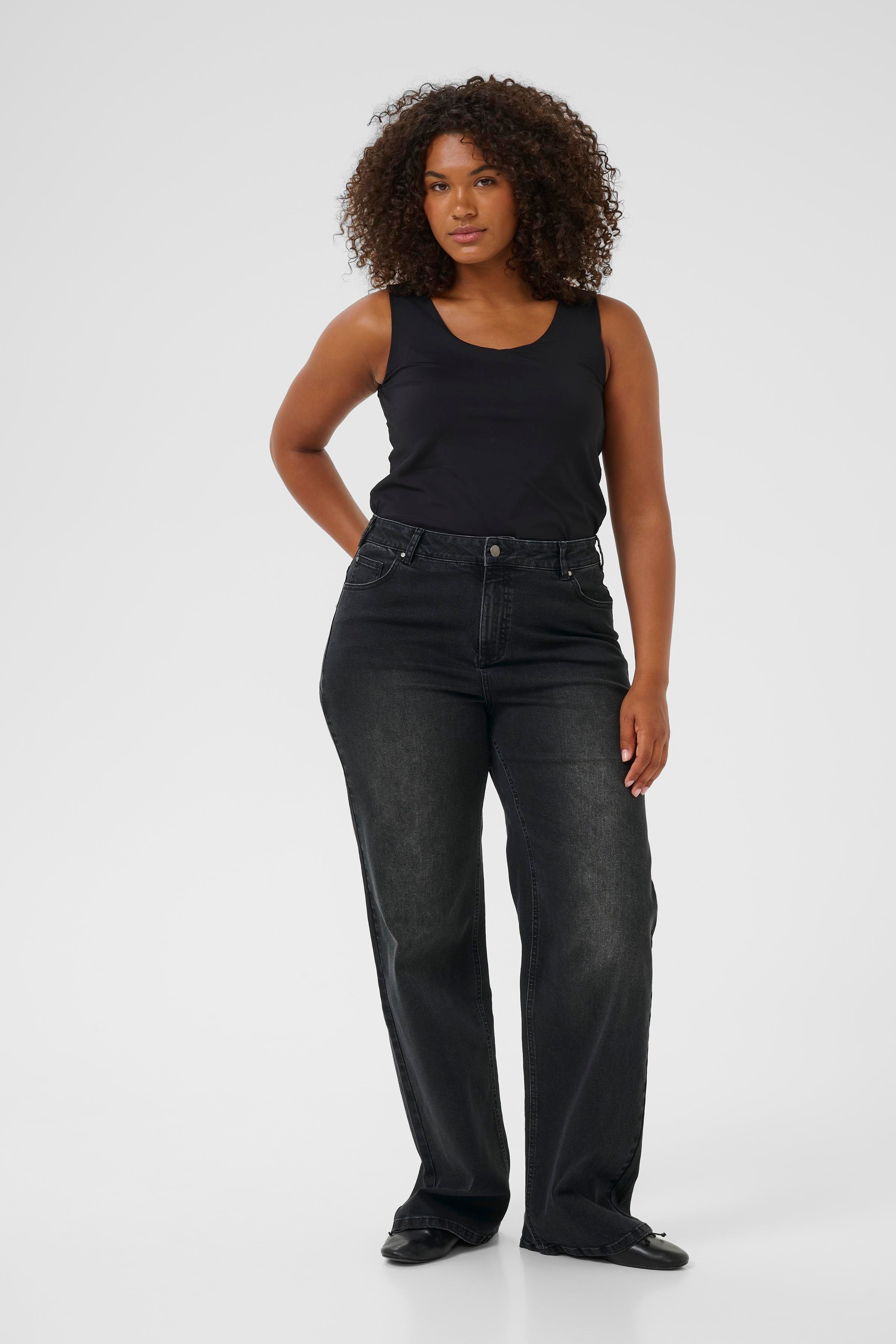 KCflora Flared Jeans LOOKBOOK FRONT 10583712-108261