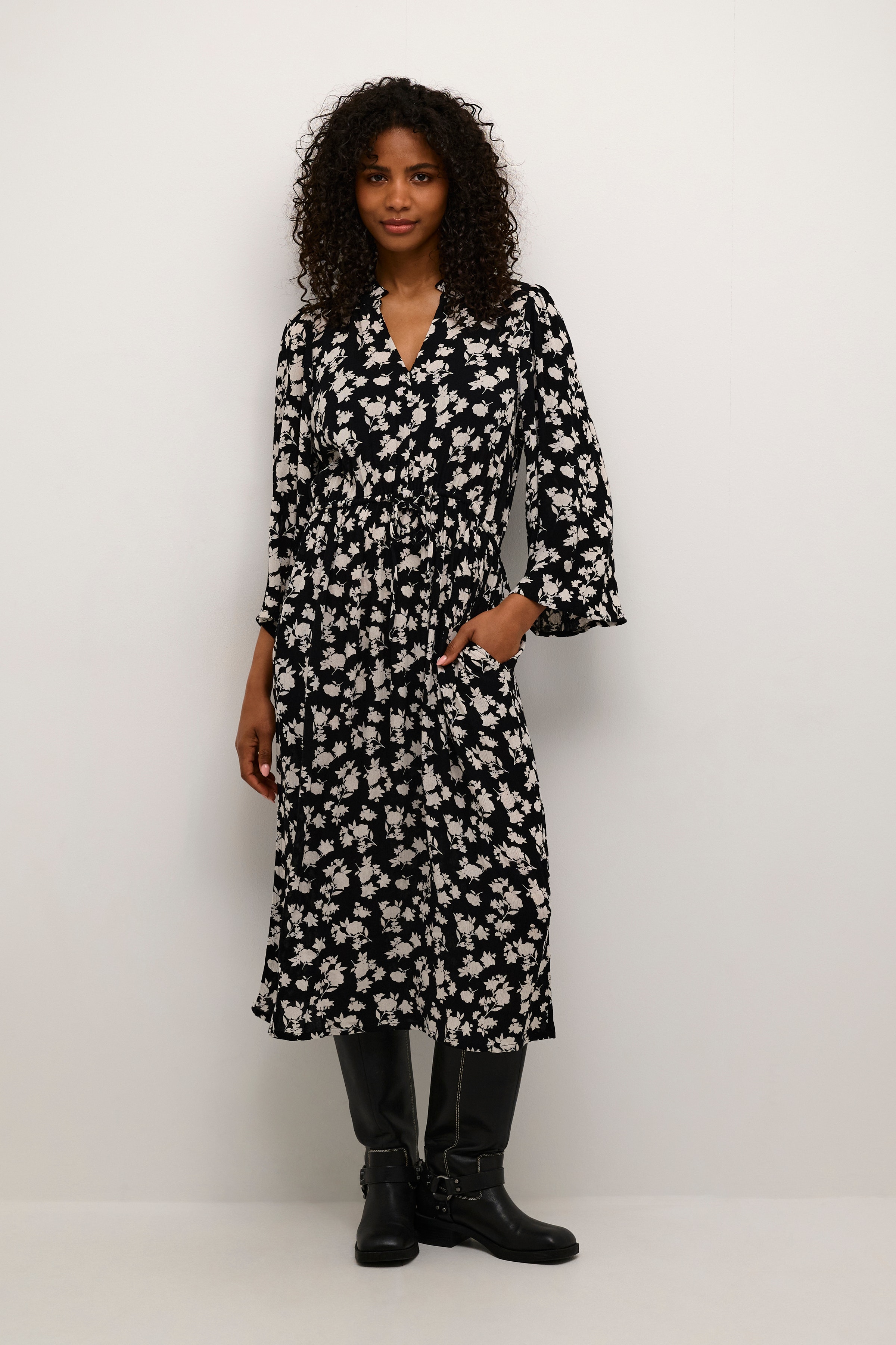 KAamber Kjole LOOKBOOK FRONT 10509534-106992