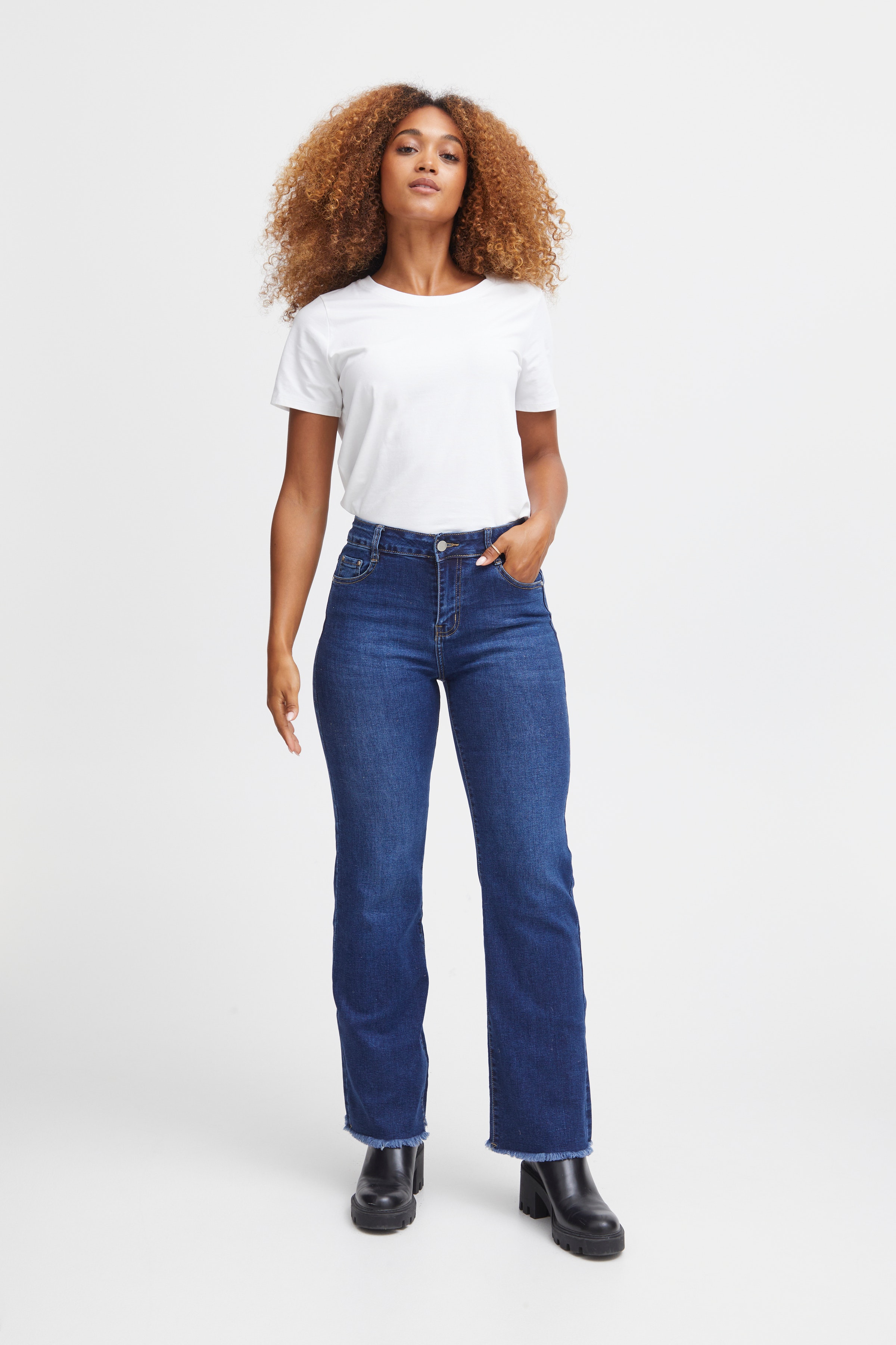 SBFANAS Trousers LOOKBOOK FRONT 22100407-203677