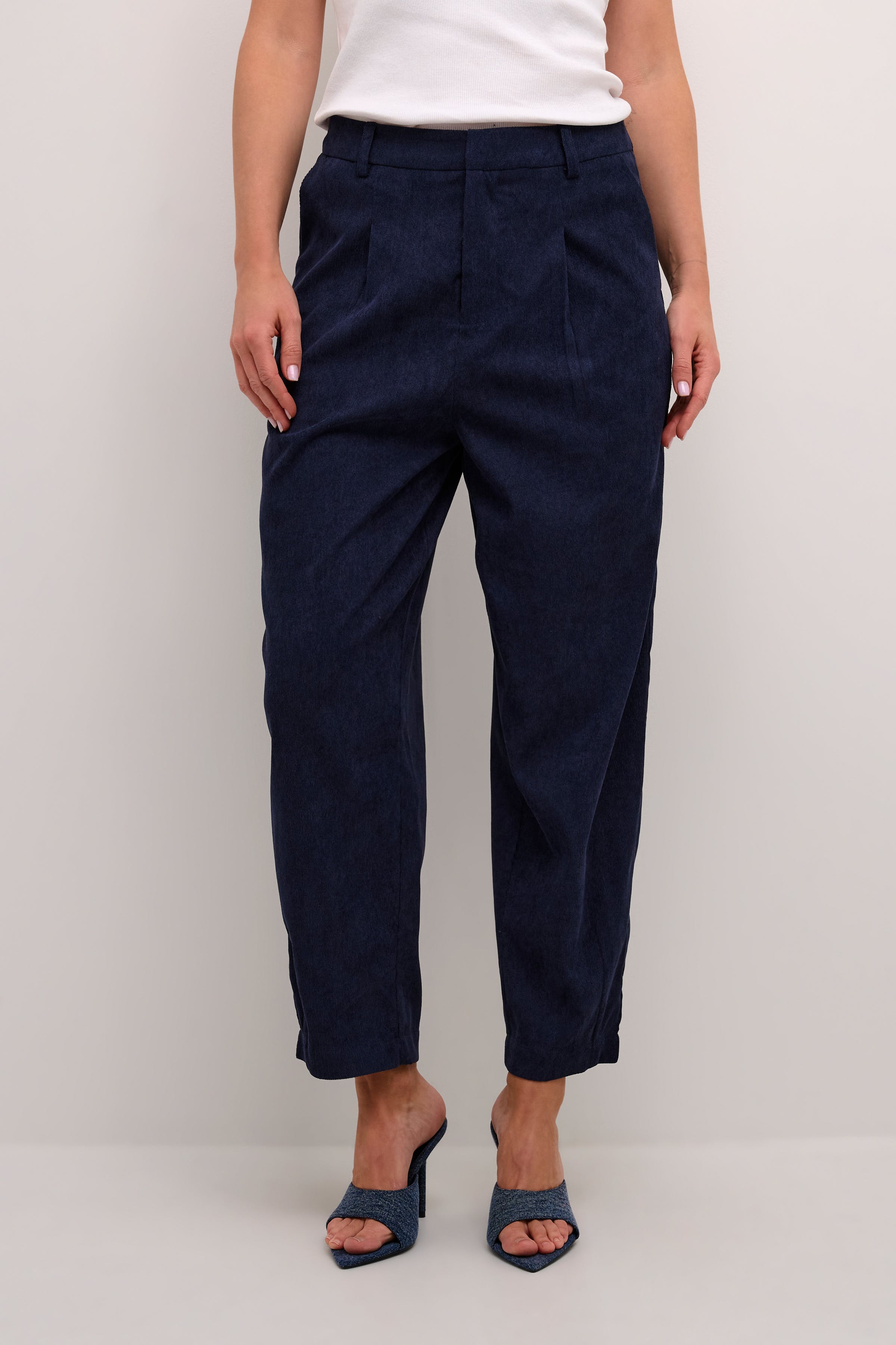 KAvera Pantalon LOOKBOOK FRONT 10509216-194020