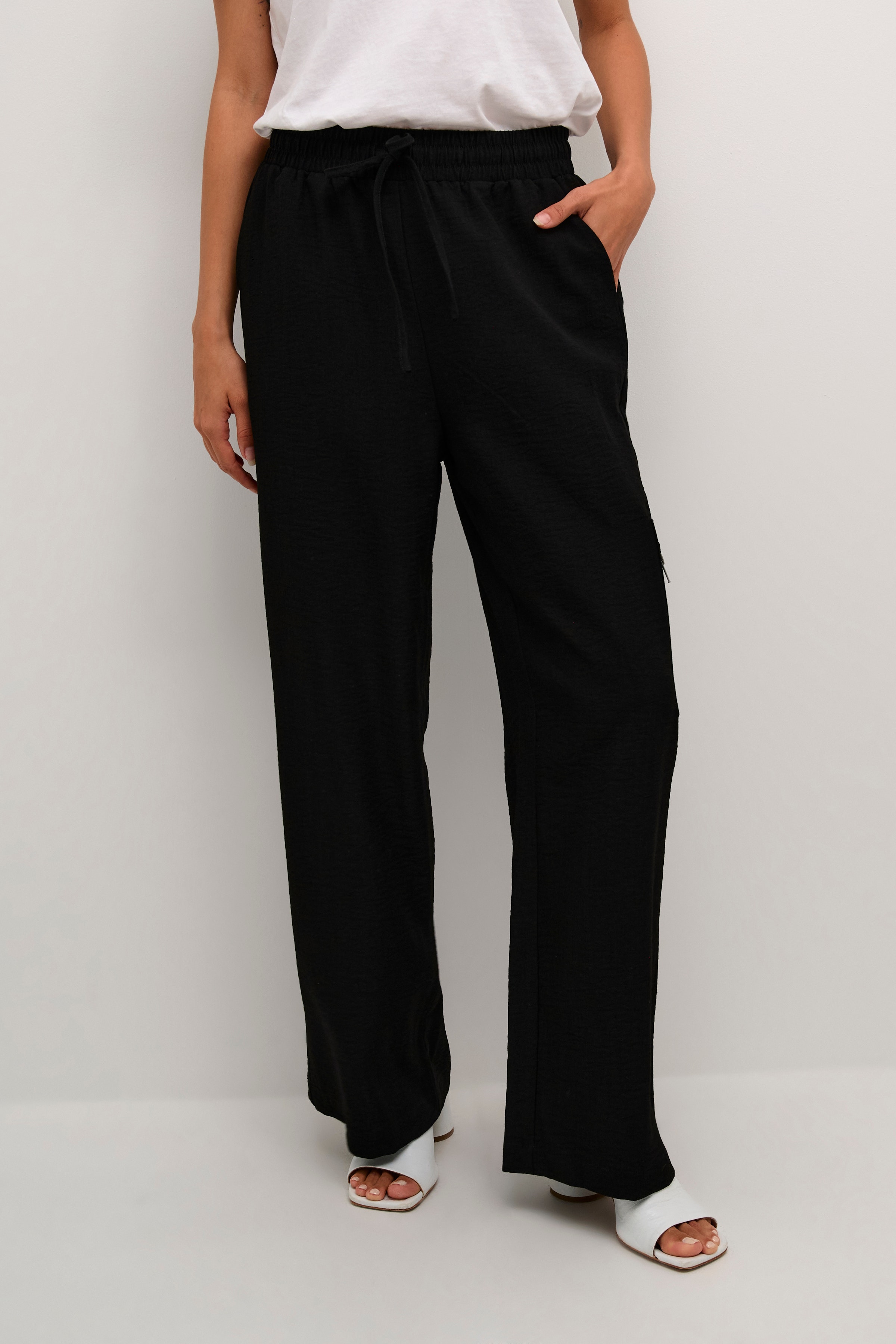 KAelenor Trousers LOOKBOOK FRONT 10508792-100121