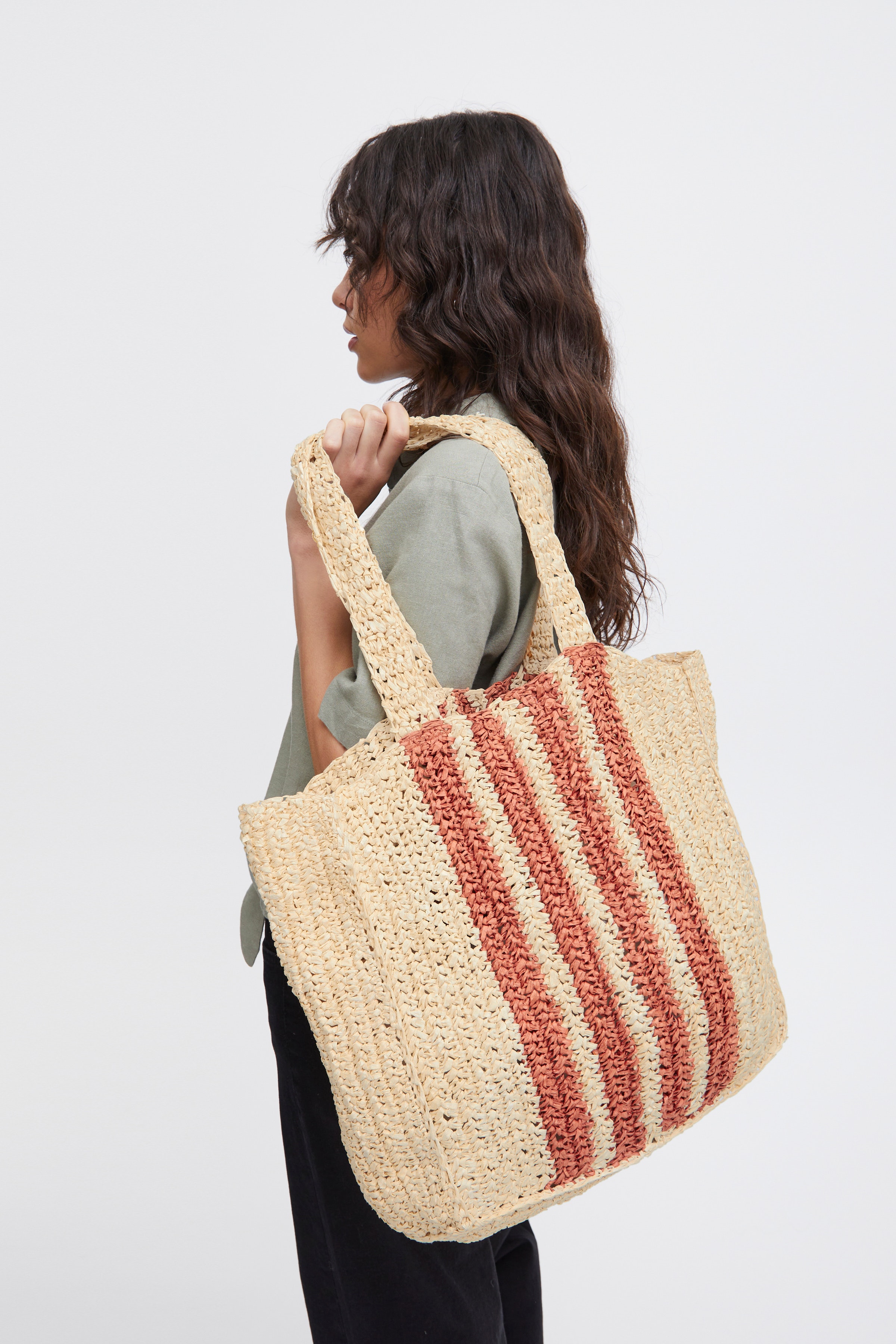 IAOTELIA Pose LOOKBOOK FRONT 20121198-161349