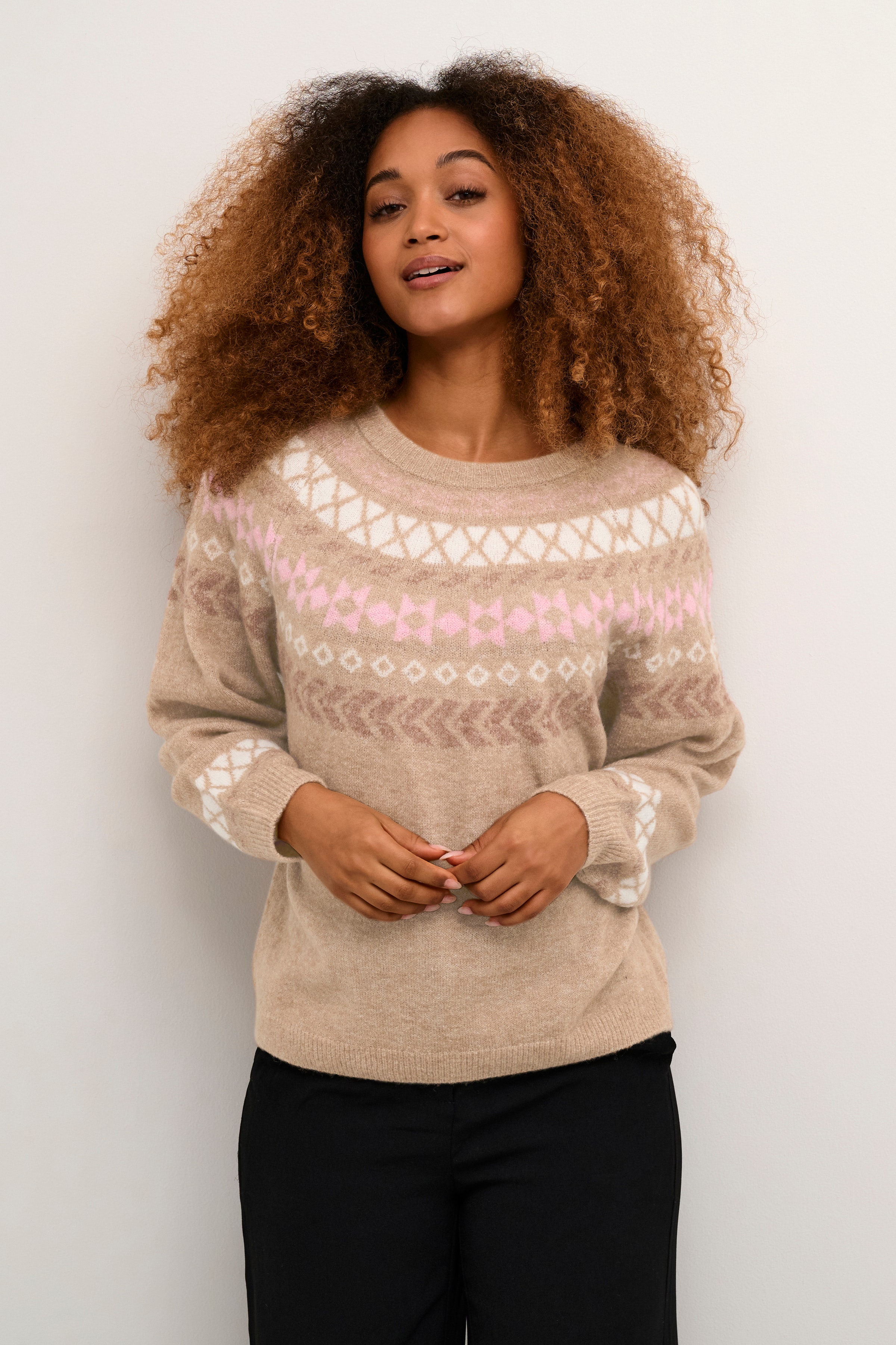 CRCherrie Pullover LOOKBOOK FRONT 10612842-106446