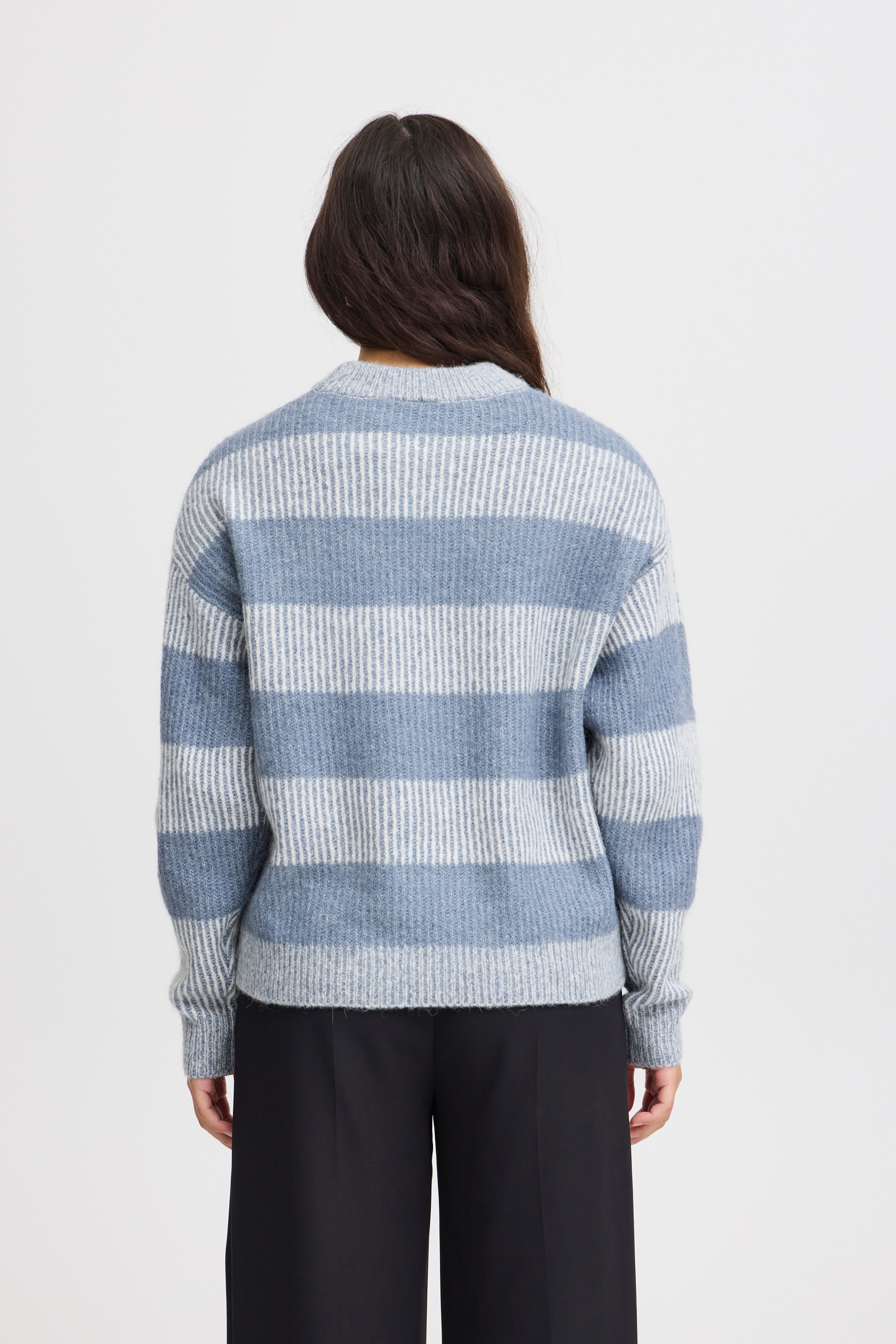 IHKAMARA Pullover LOOKBOOK BACK 20121401-184215