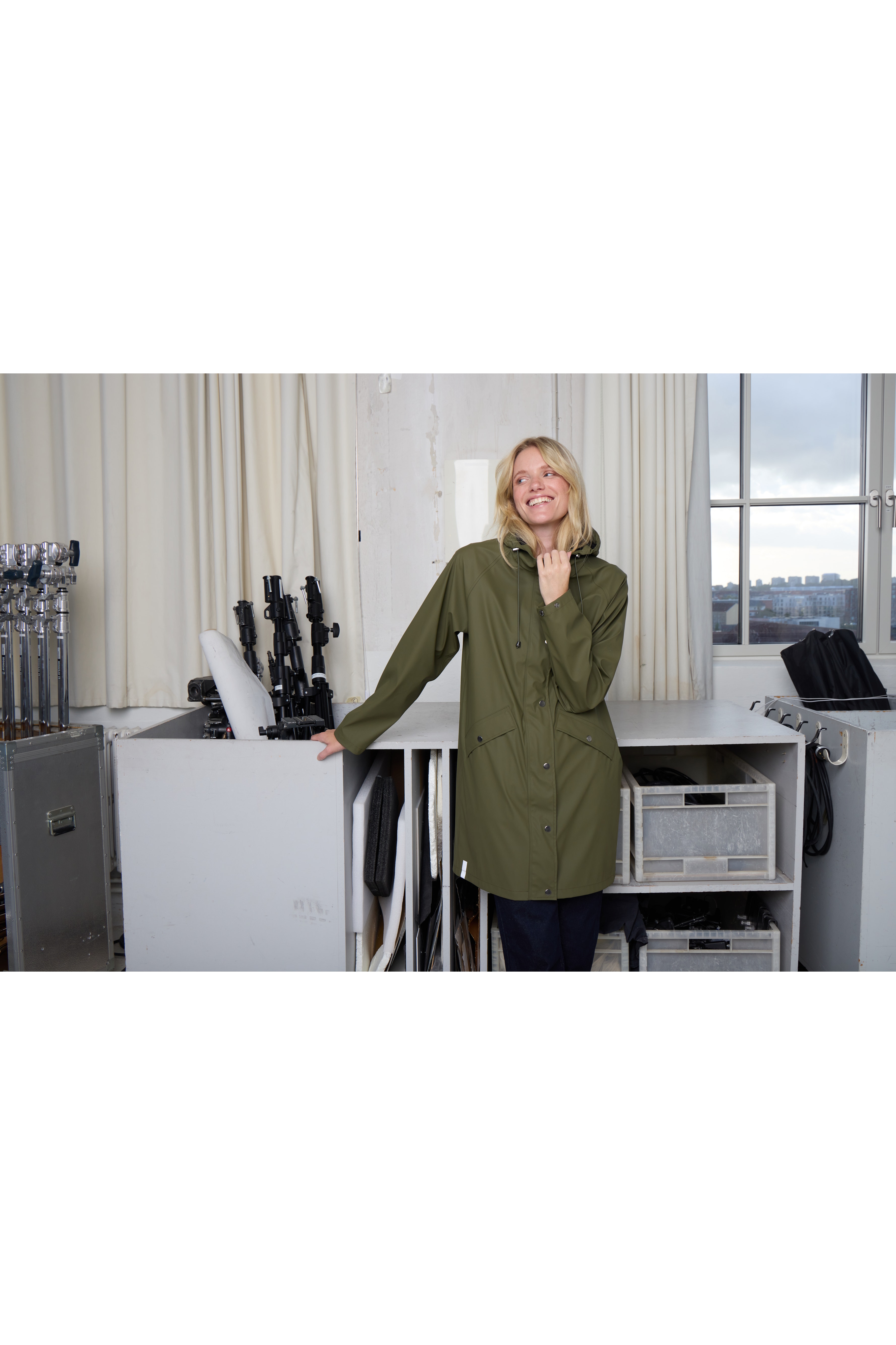 TaziIH regenjas LOCATION NONE 20102965-13024