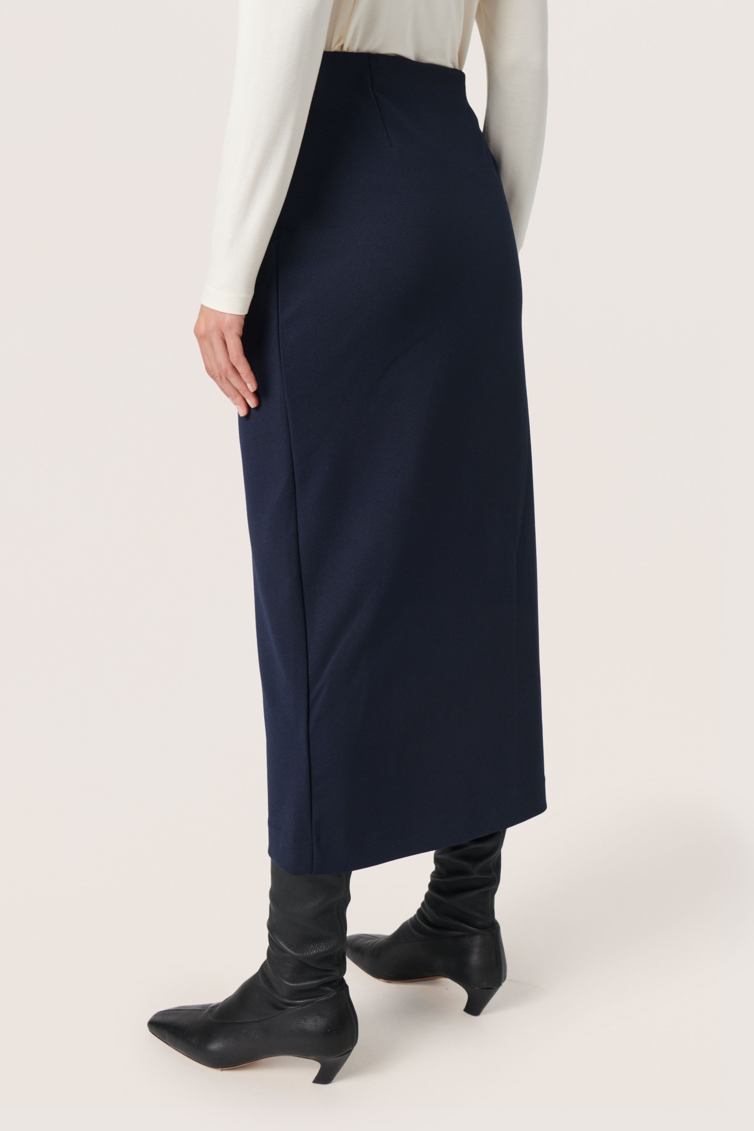 SLBea Skirt LOOKBOOK BACK 30407315-193924