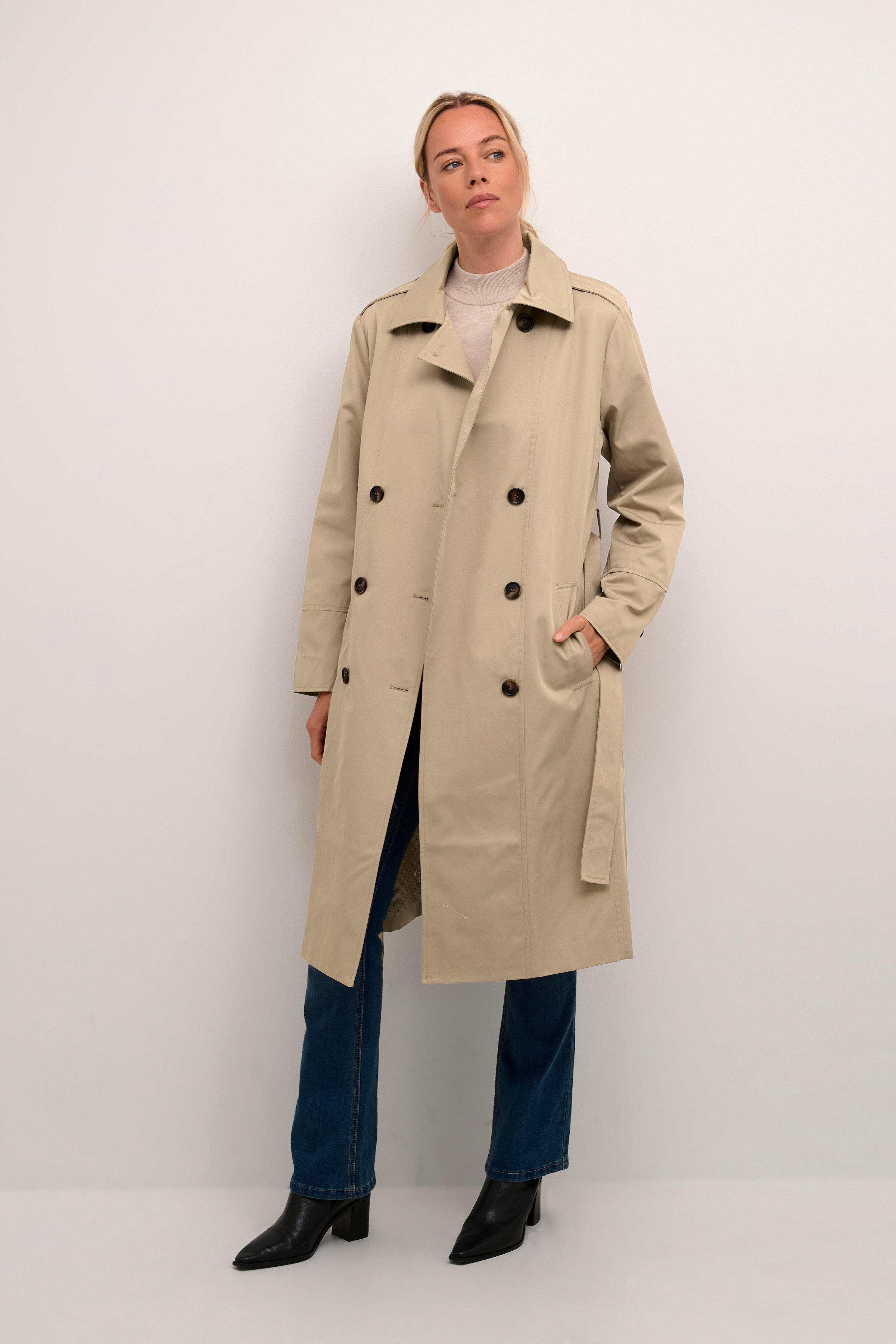 CRNovinna Trenchcoat LOOKBOOK FRONT 10612101-171312