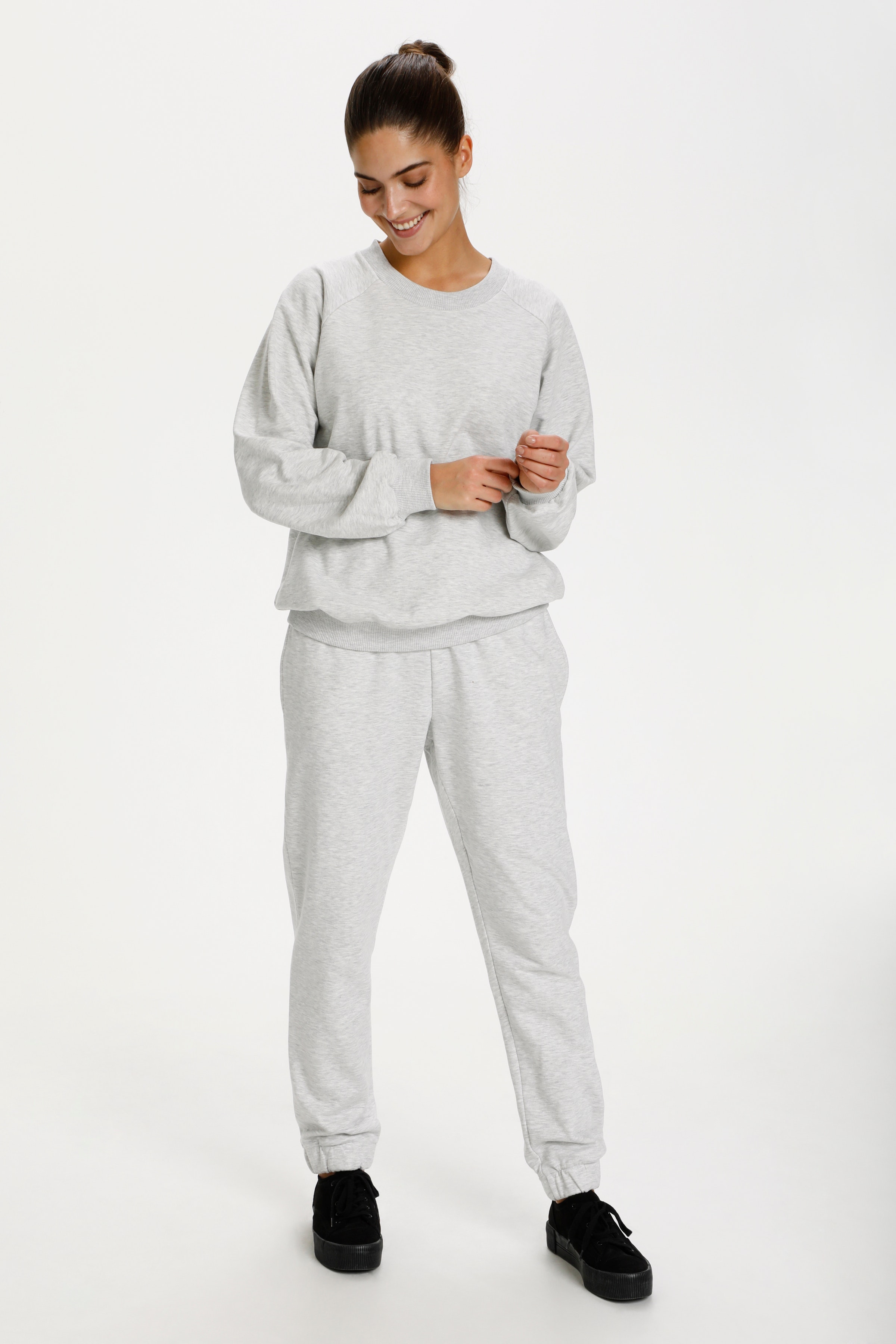 KAbess Sweatshirt  LOOKBOOK FRONT 10505867-100126