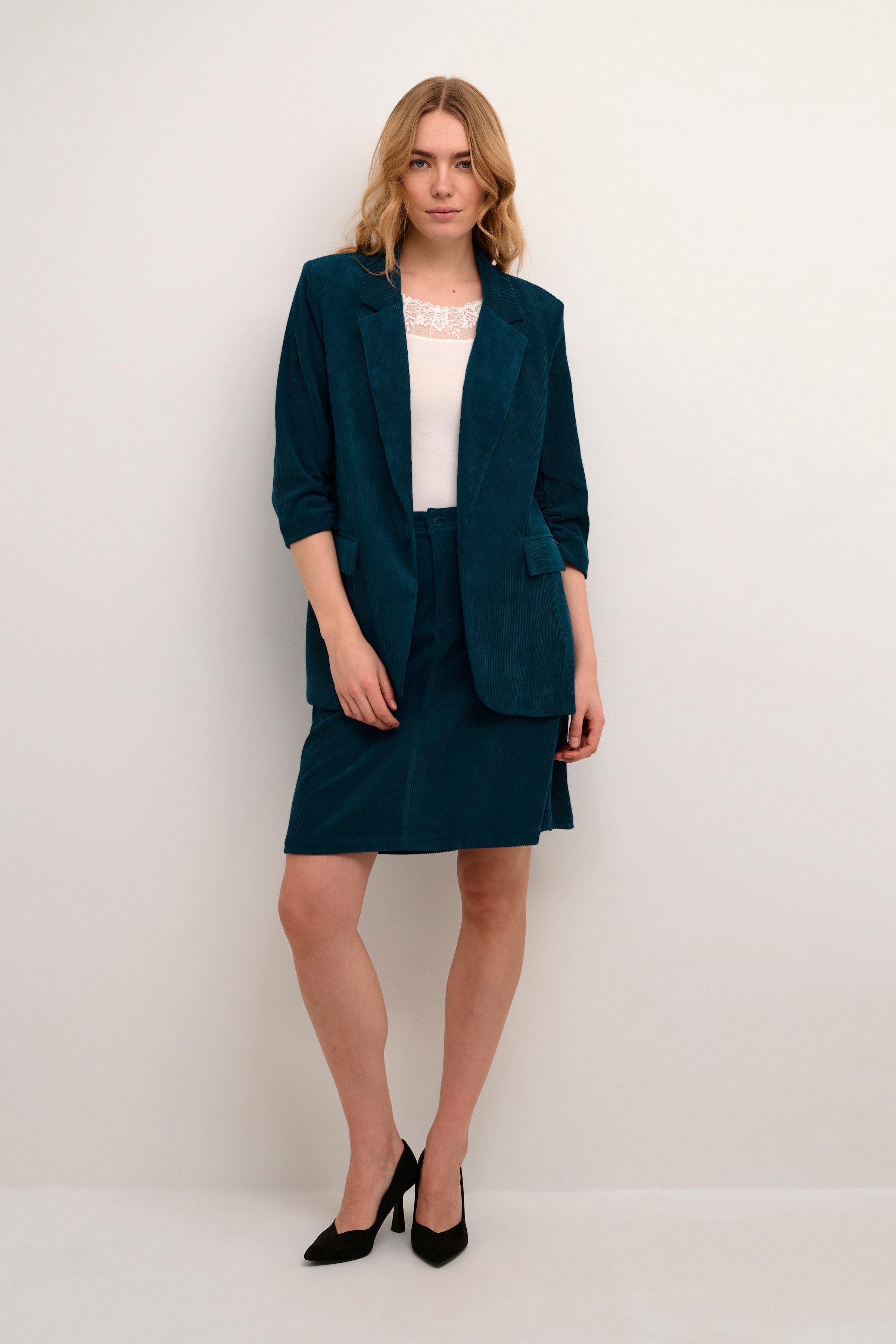 CRCory Blazer LOOKBOOK FRONT 10611806-194038