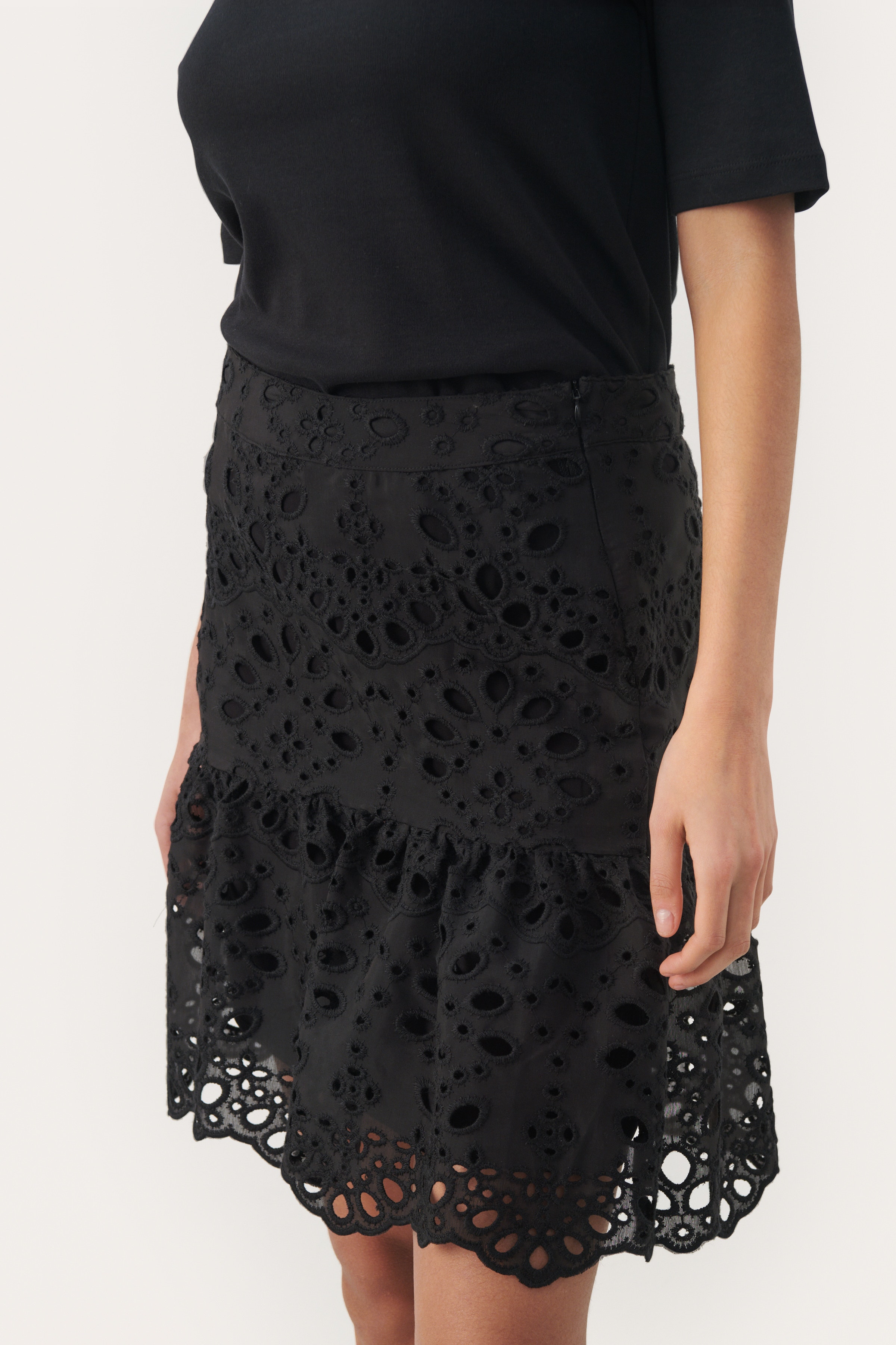 GizellePW Short lace skirt LOOKBOOK DETAIL 30308689-194008