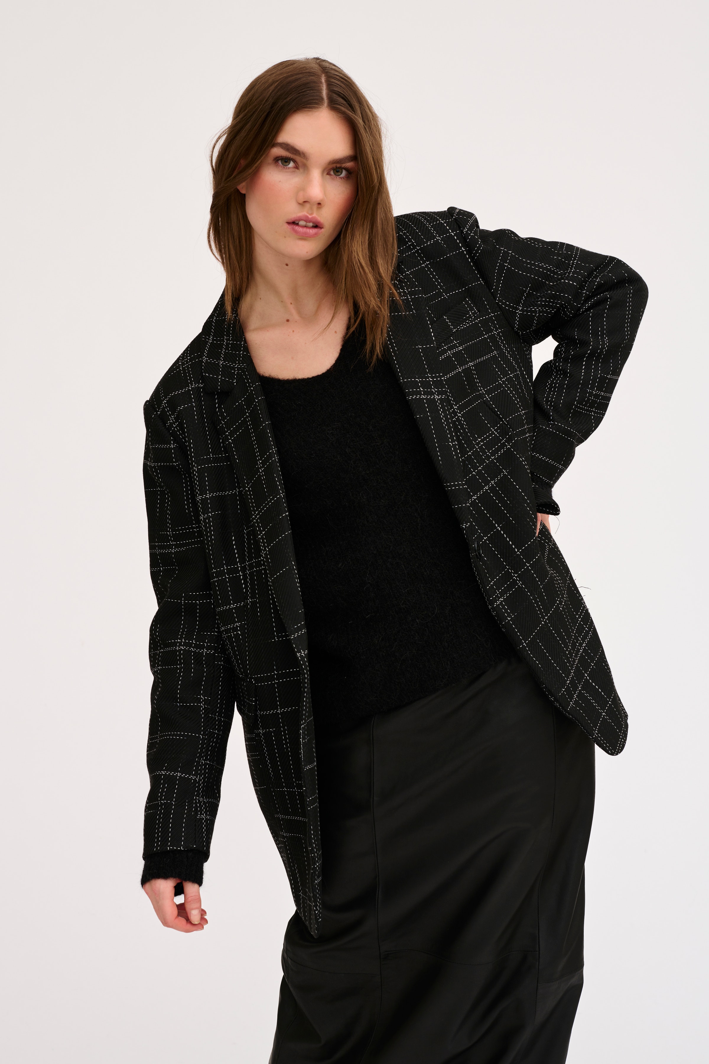 FrejaMW Blazer LOOKBOOK FRONT 10704385-100031