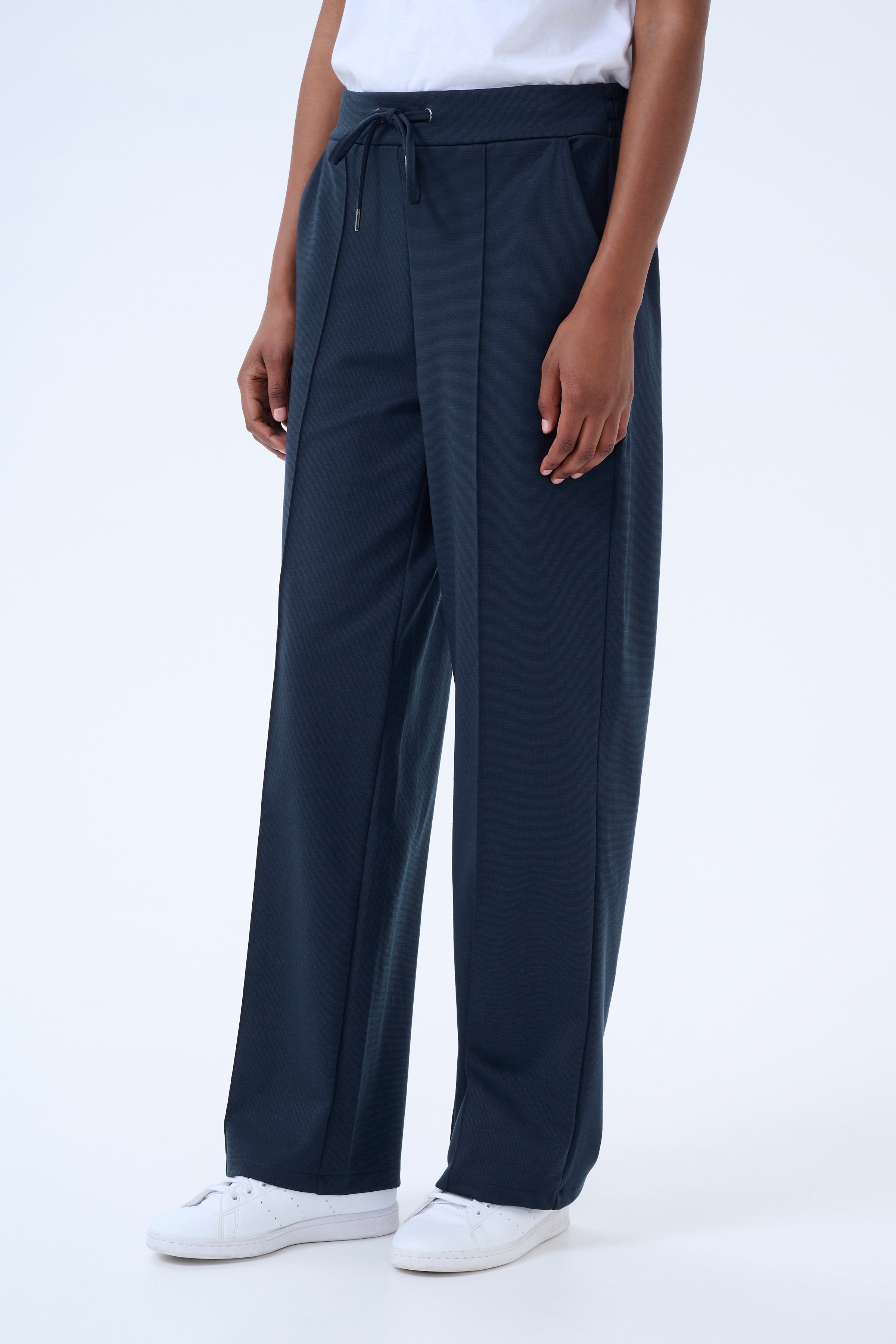 KAjenny Straight Pants LOOKBOOK FRONT 10508621-194020