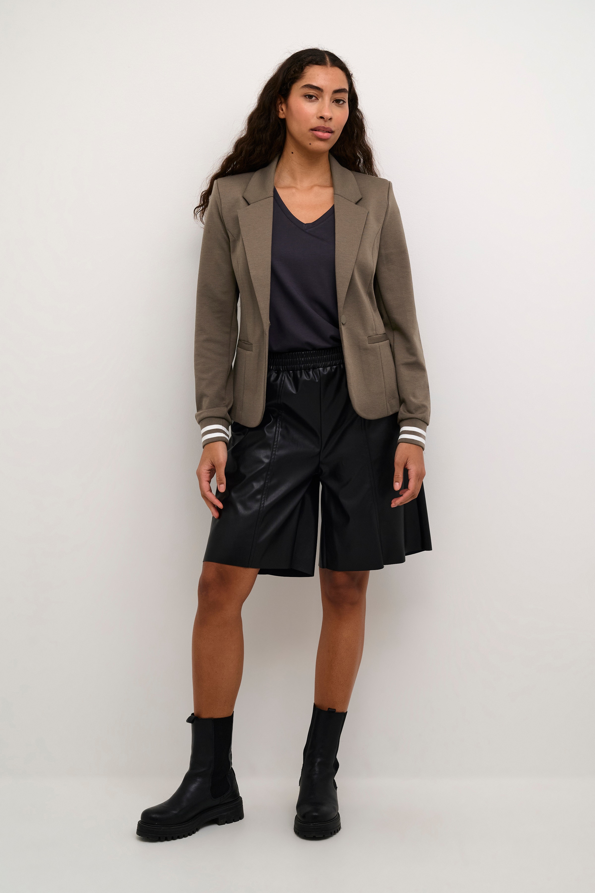 KAKinnie Blazer LOOKBOOK FRONT 10550800-106442