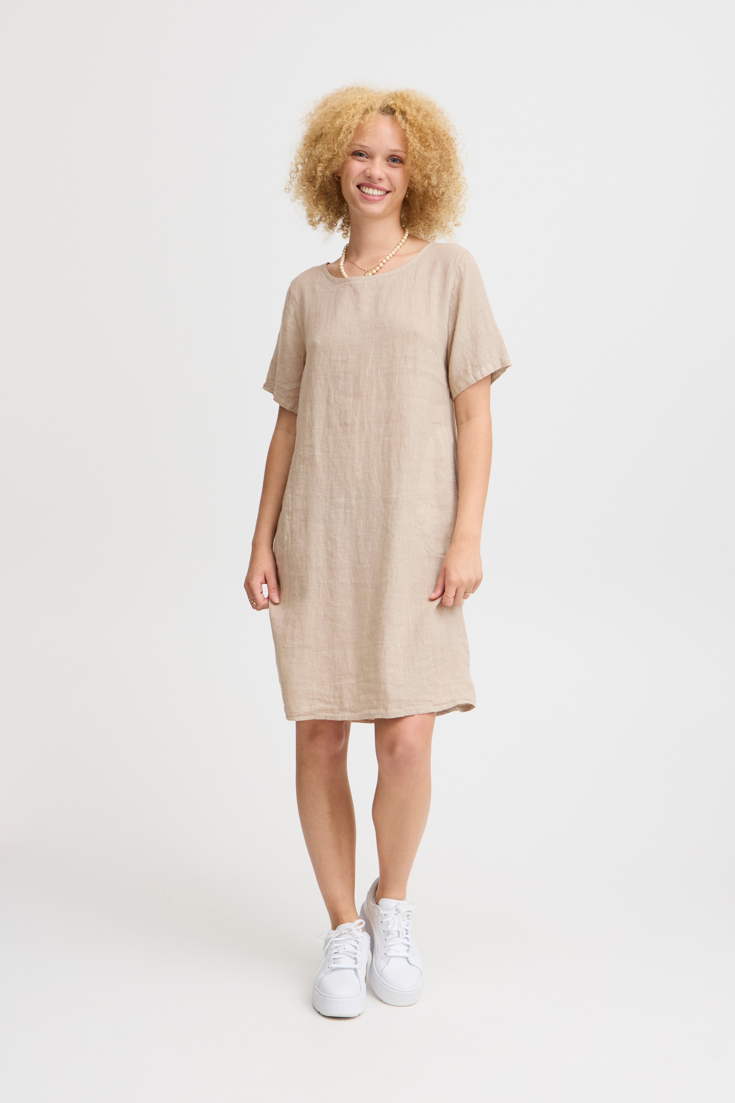 Kjole LOOKBOOK FRONT 22100649-130907