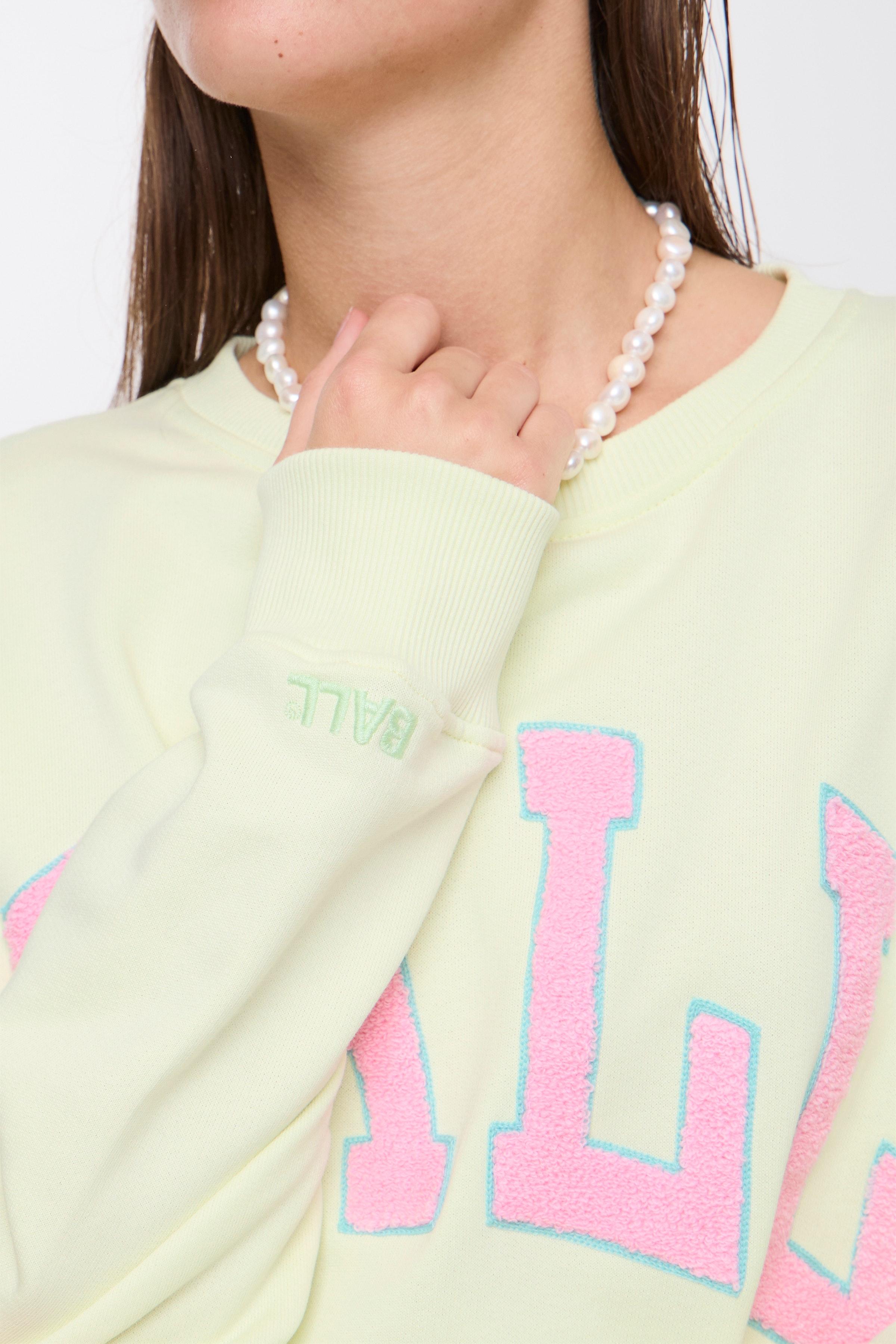 R. ALOMA SWEATSHIRT LOOKBOOK DETAIL 50400065-204228