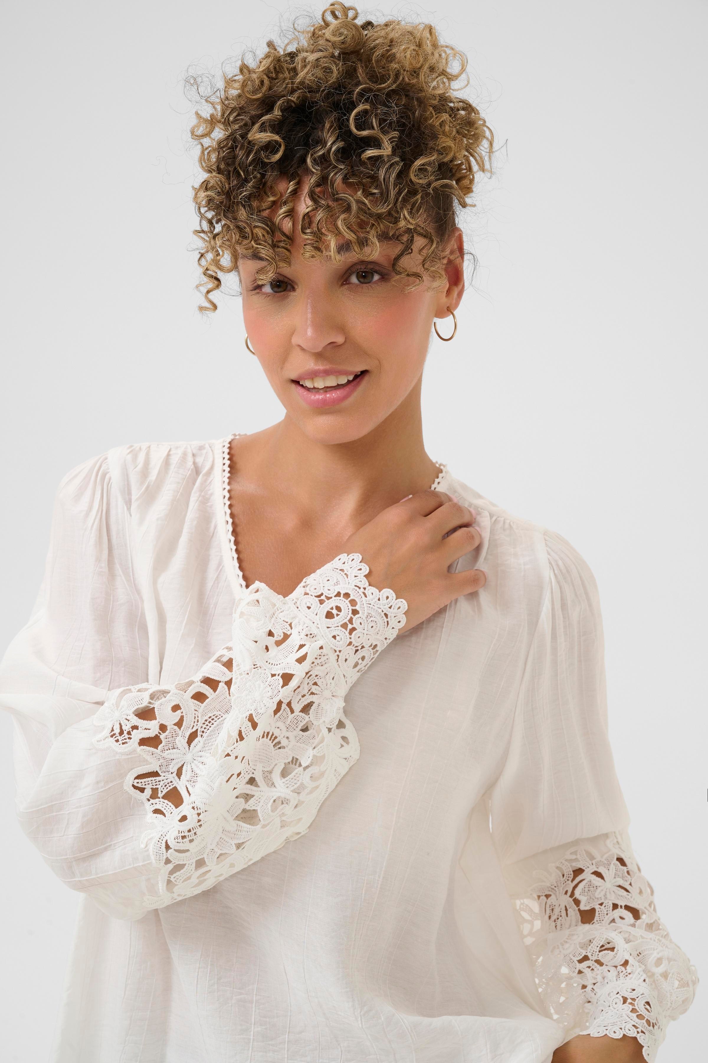 CRTina Blouse LOOKBOOK DETAIL 10614427-110602