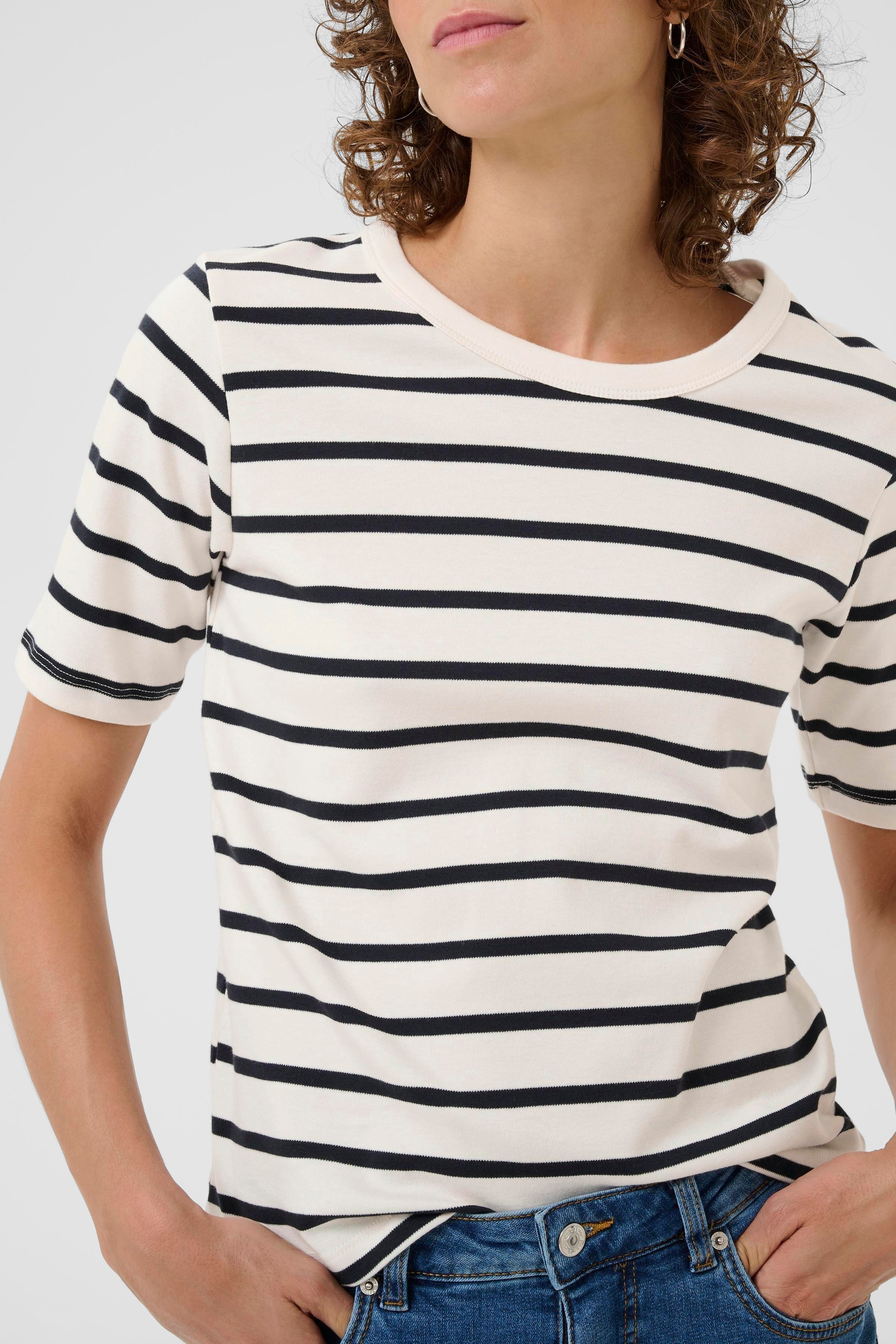 RatanaPW T-shirt LOOKBOOK FRONT 30309870-303998