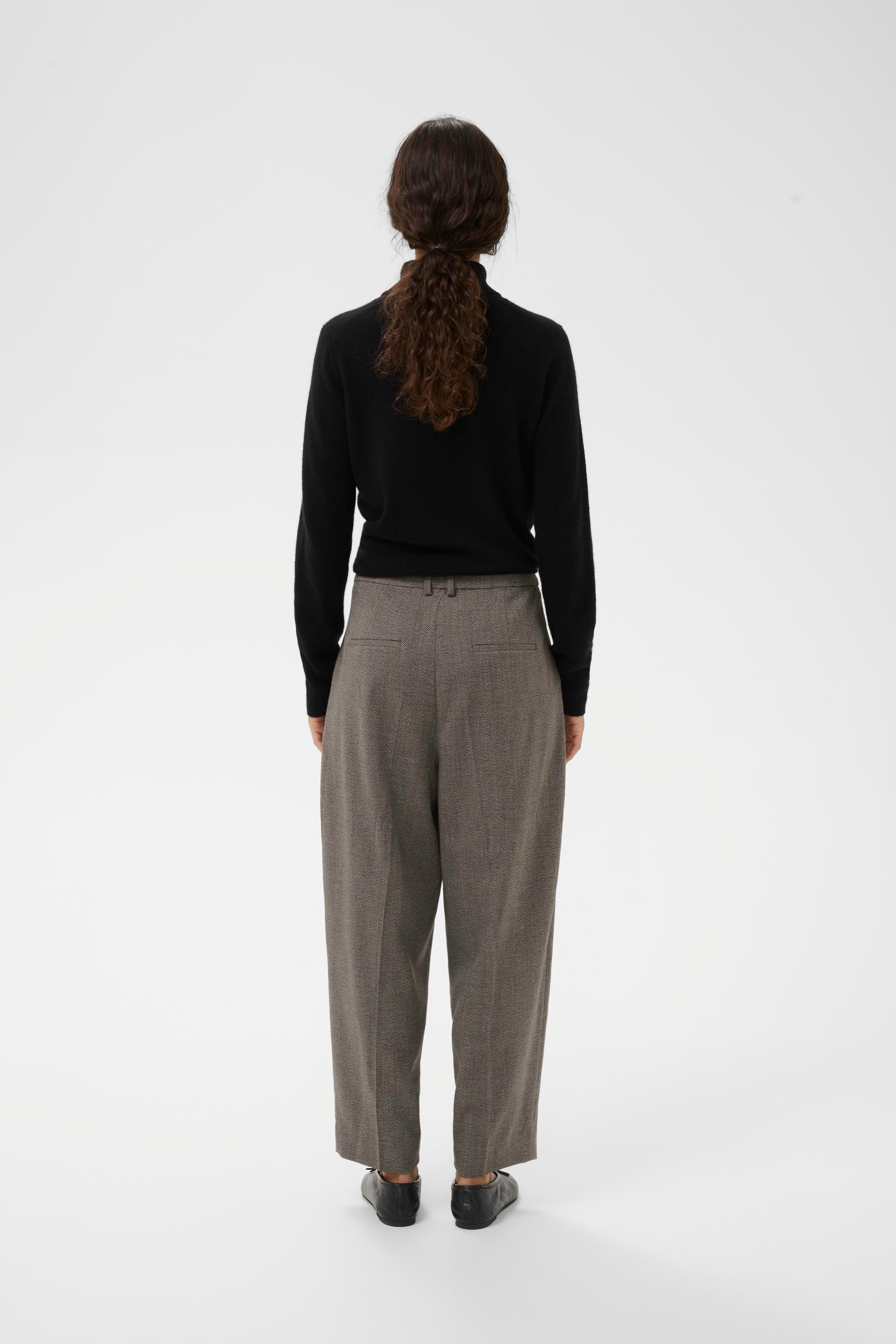 KahlaIW Pleated Bukser LOOKBOOK BACK 30109734-191518