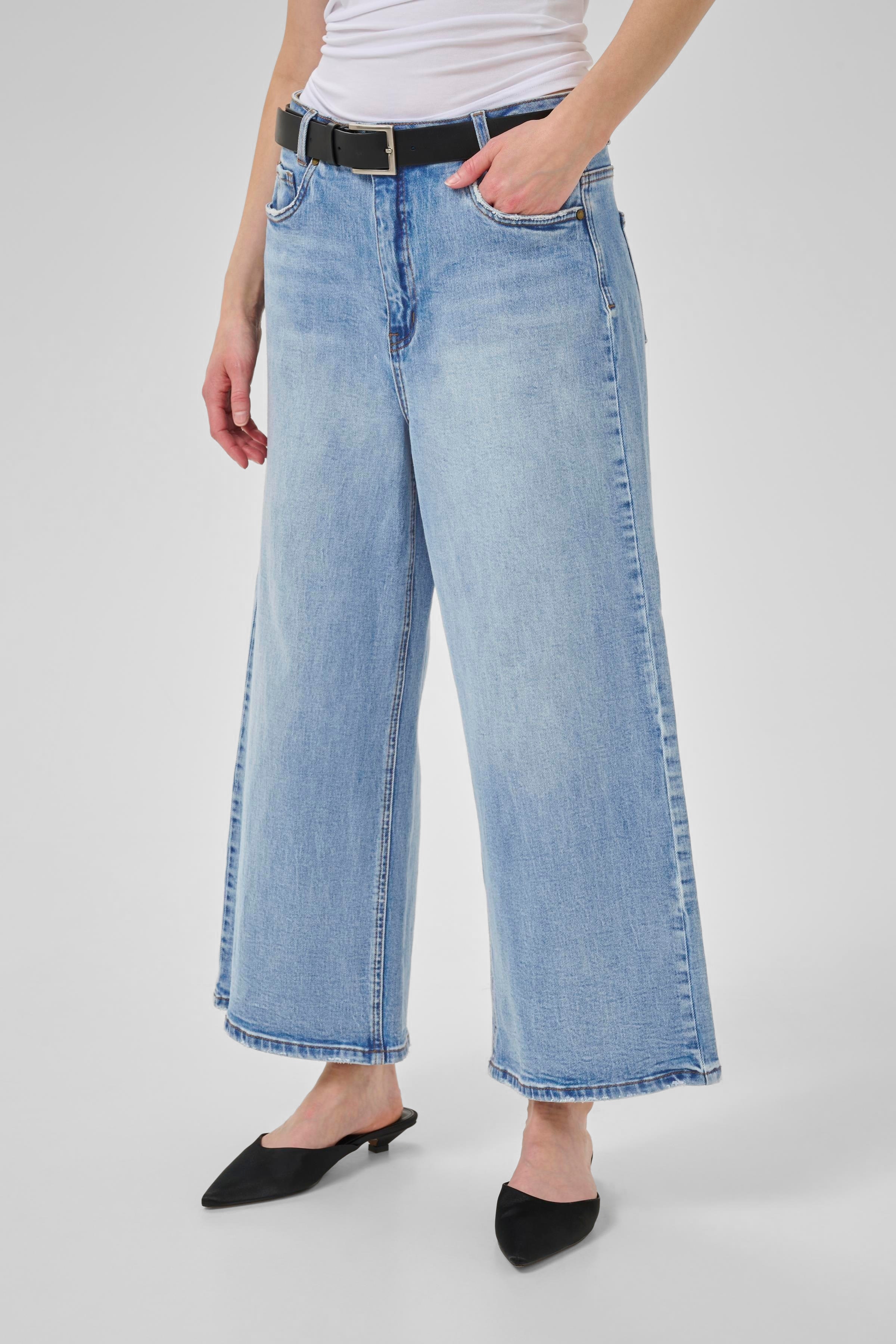 MWAlma X-Wide Jeans LOOKBOOK FRONT 10705258-100046