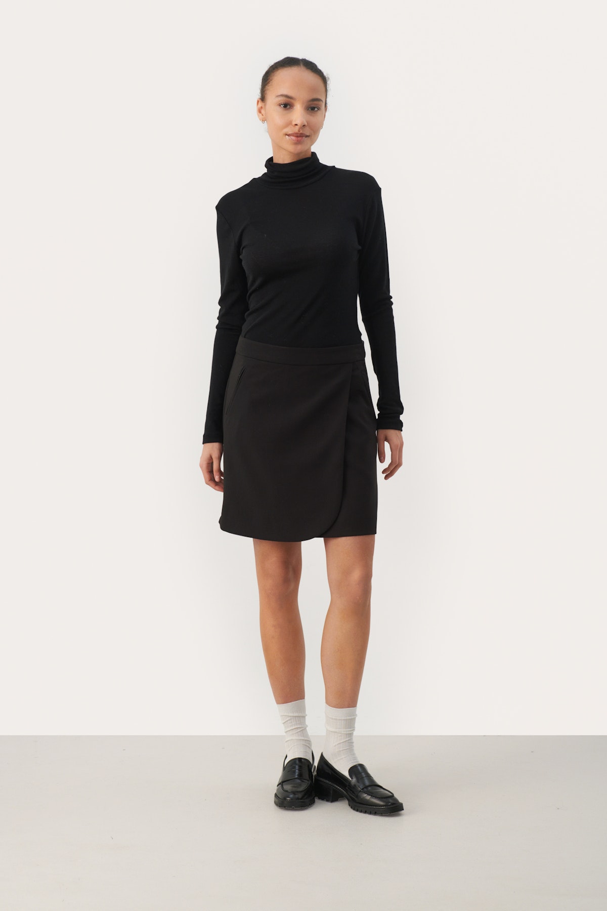 EirikaPW Short skirt in black colour