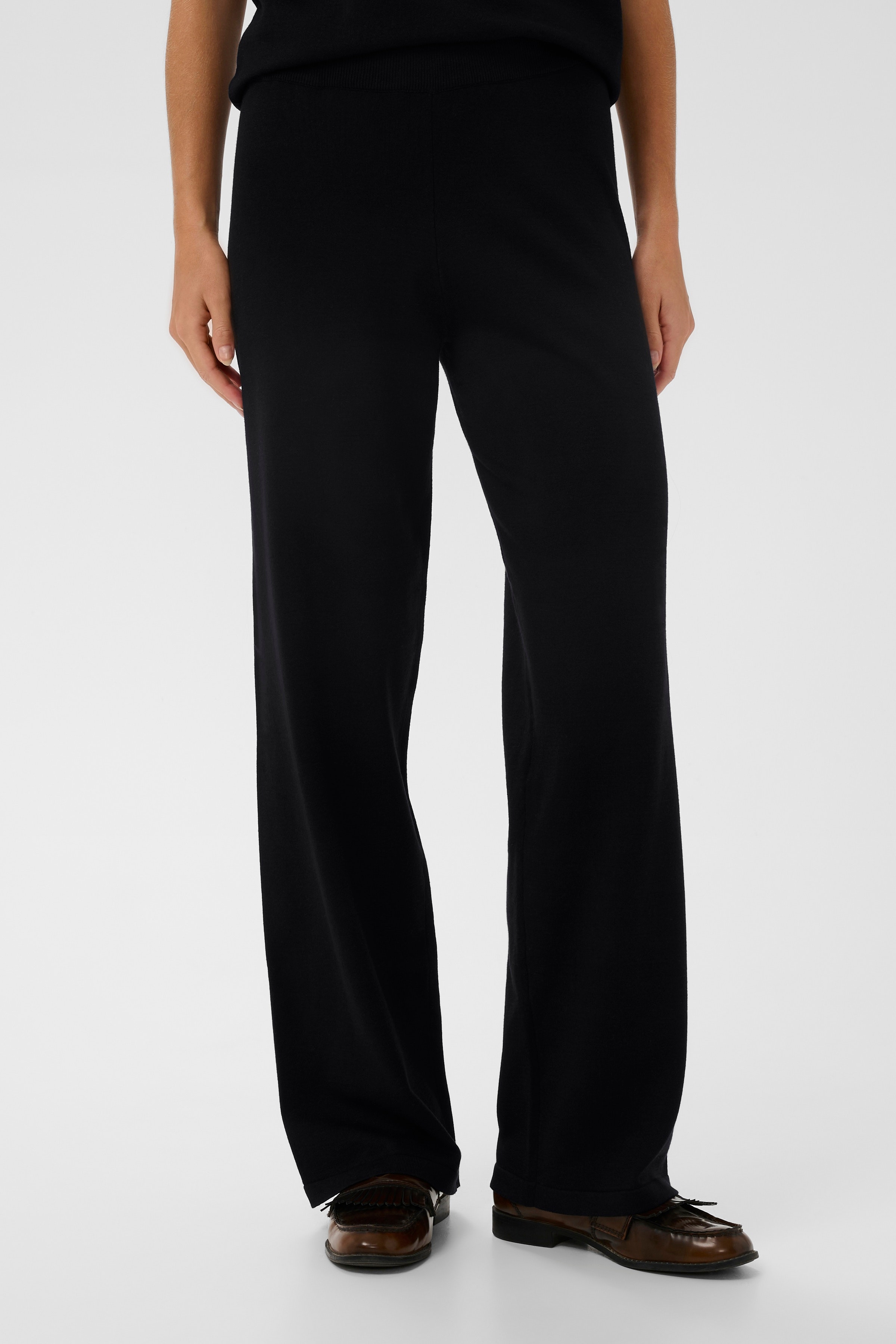 MilaSZ Hose LOOKBOOK FRONT 30511095-193911