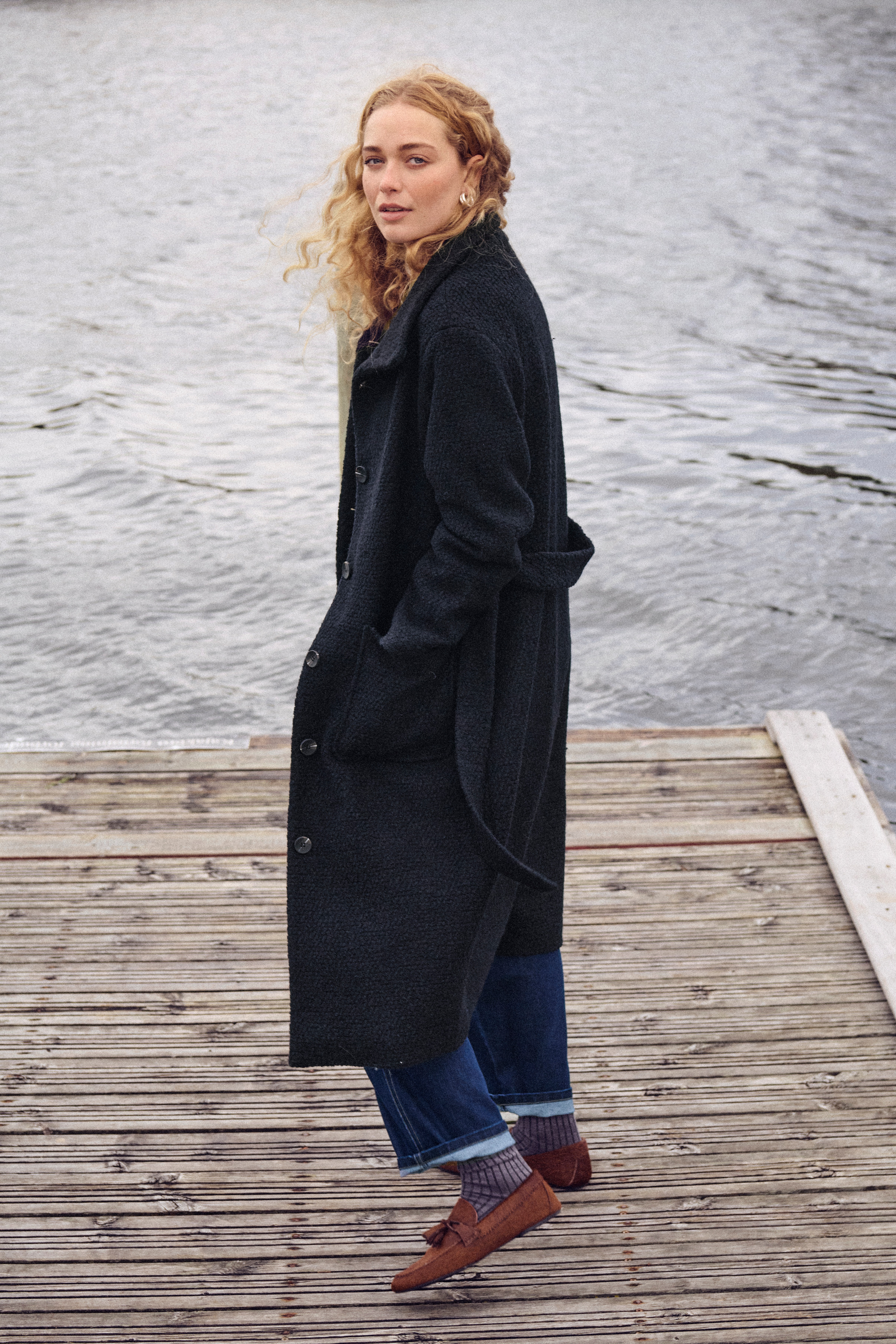 FerddySZ Mantel LOCATION NONE 30514136-193911