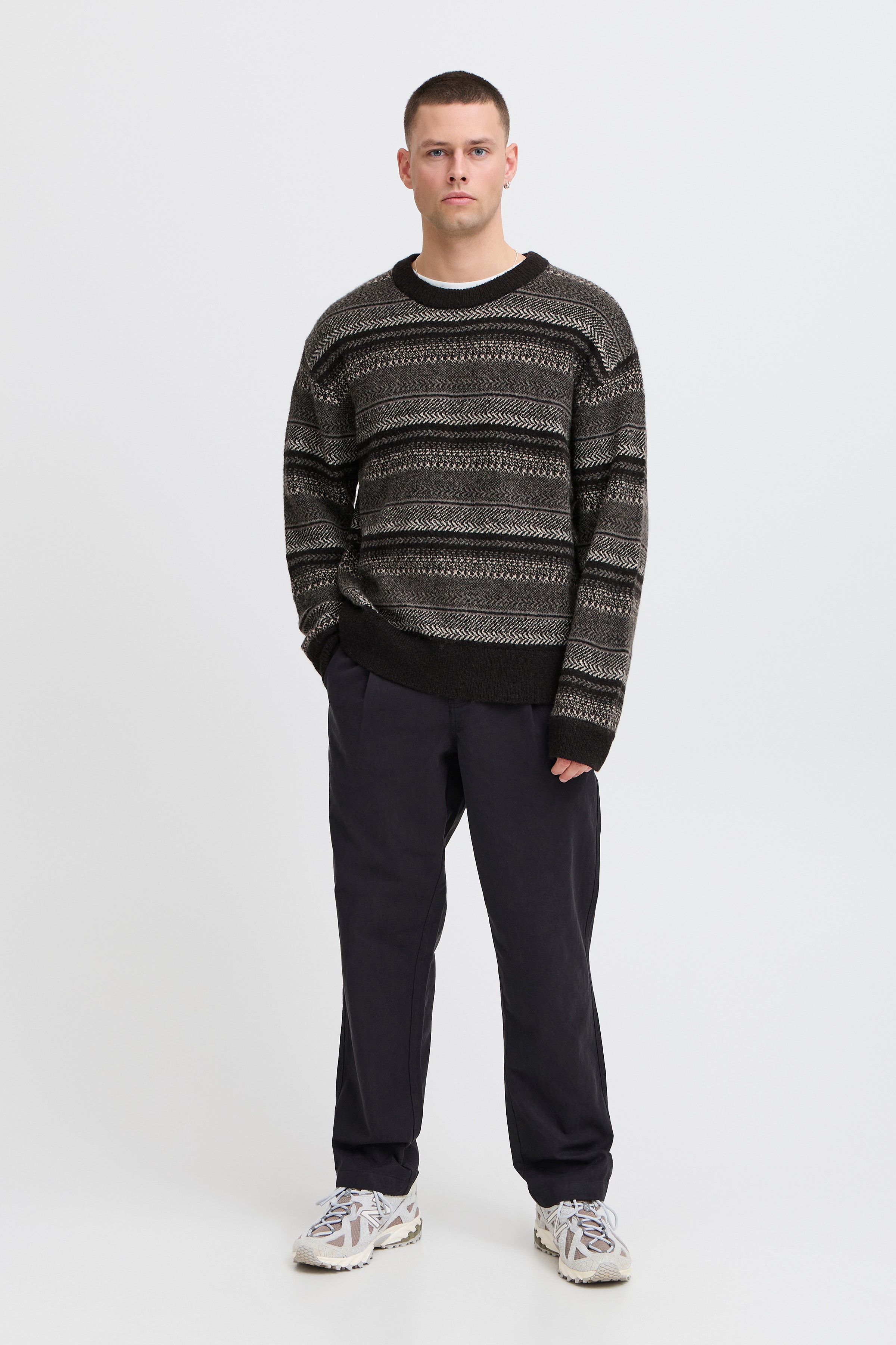 SDMAXWELL Pullover LOOKBOOK FRONT 21108346-194008