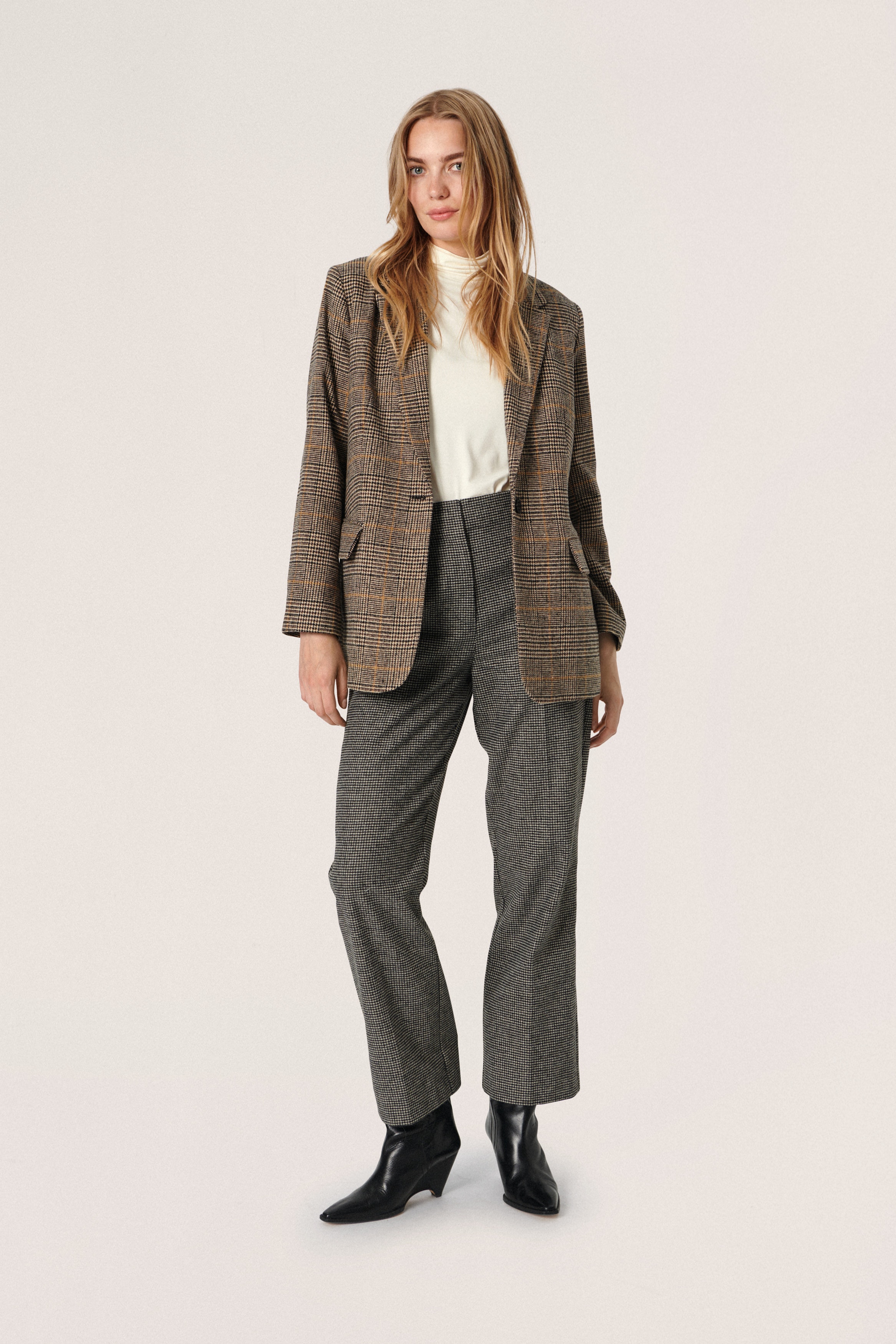 SLYara Blazer LOOKBOOK FRONT 30406332-301500