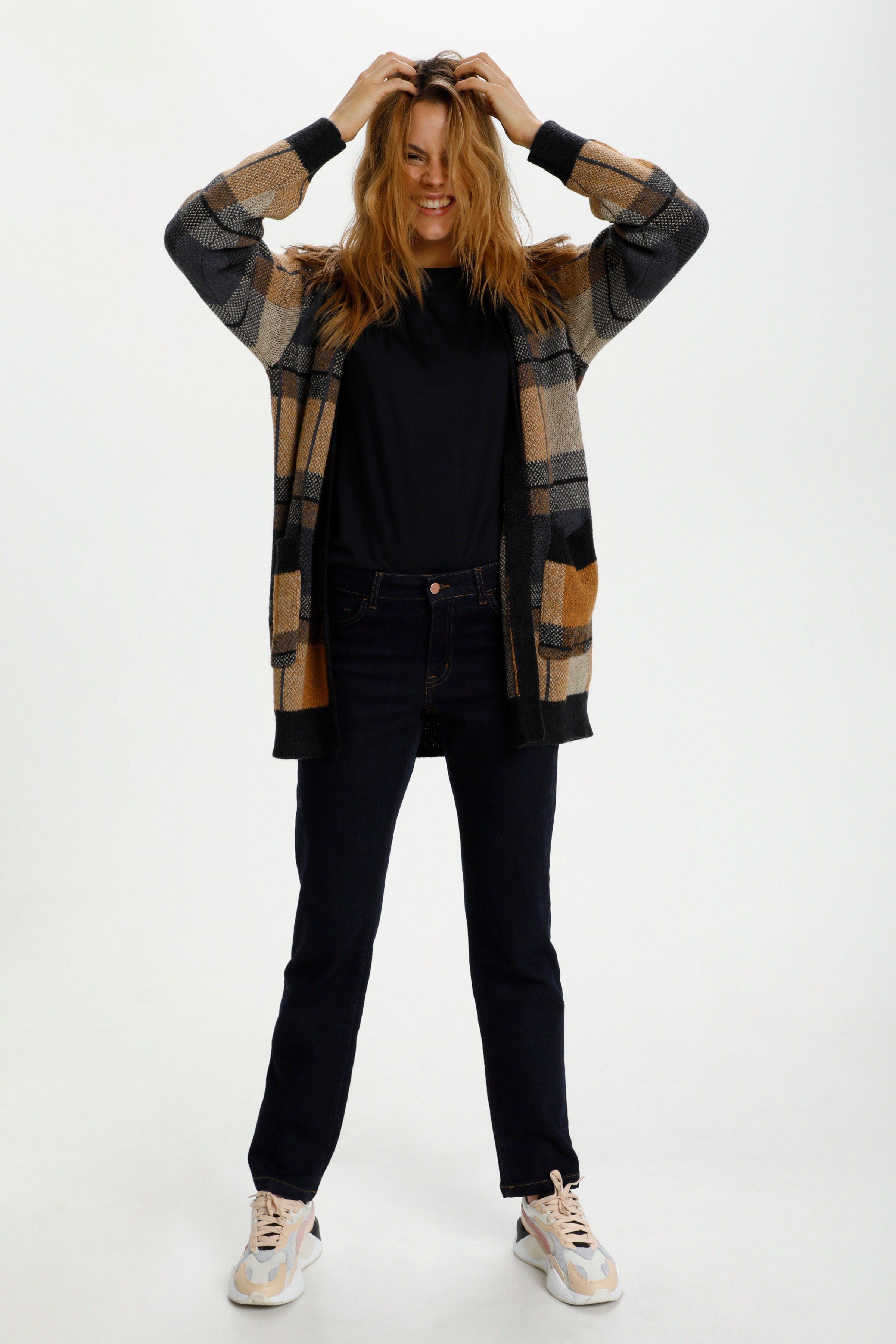  IbenaSZ Cardigan

 LOOKBOOK FRONT 30511373-193713
