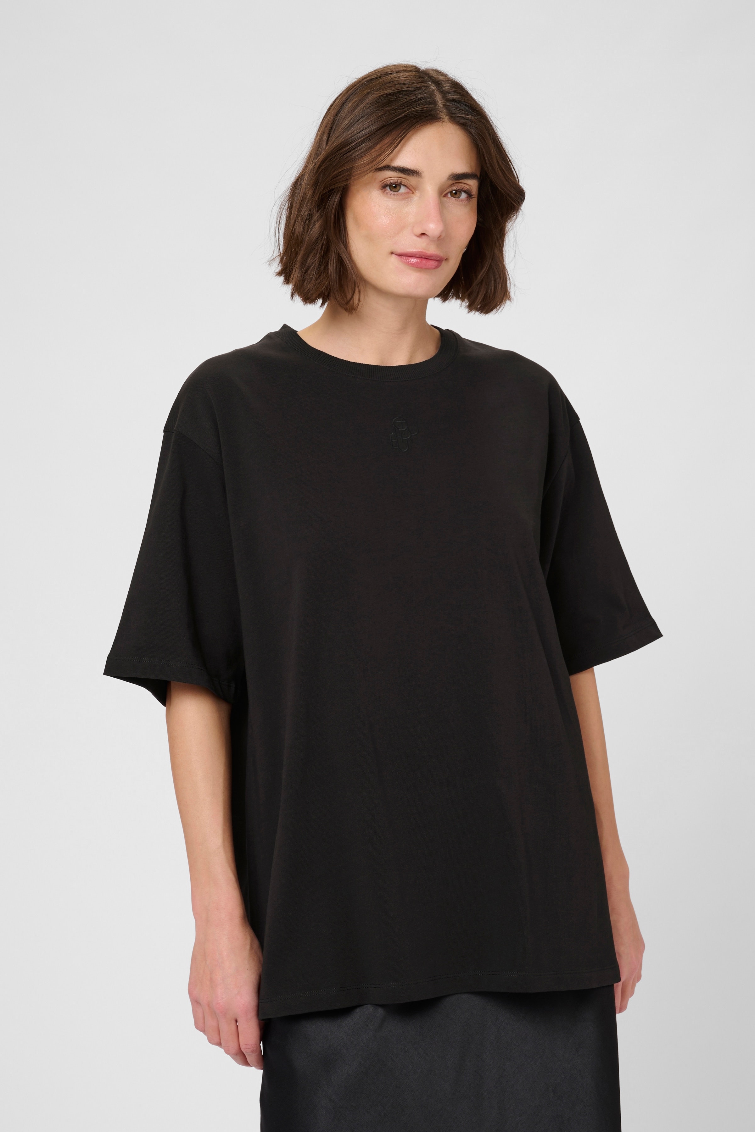 CUdavina Oversized t-shirt LOOKBOOK FRONT 50112304-500012