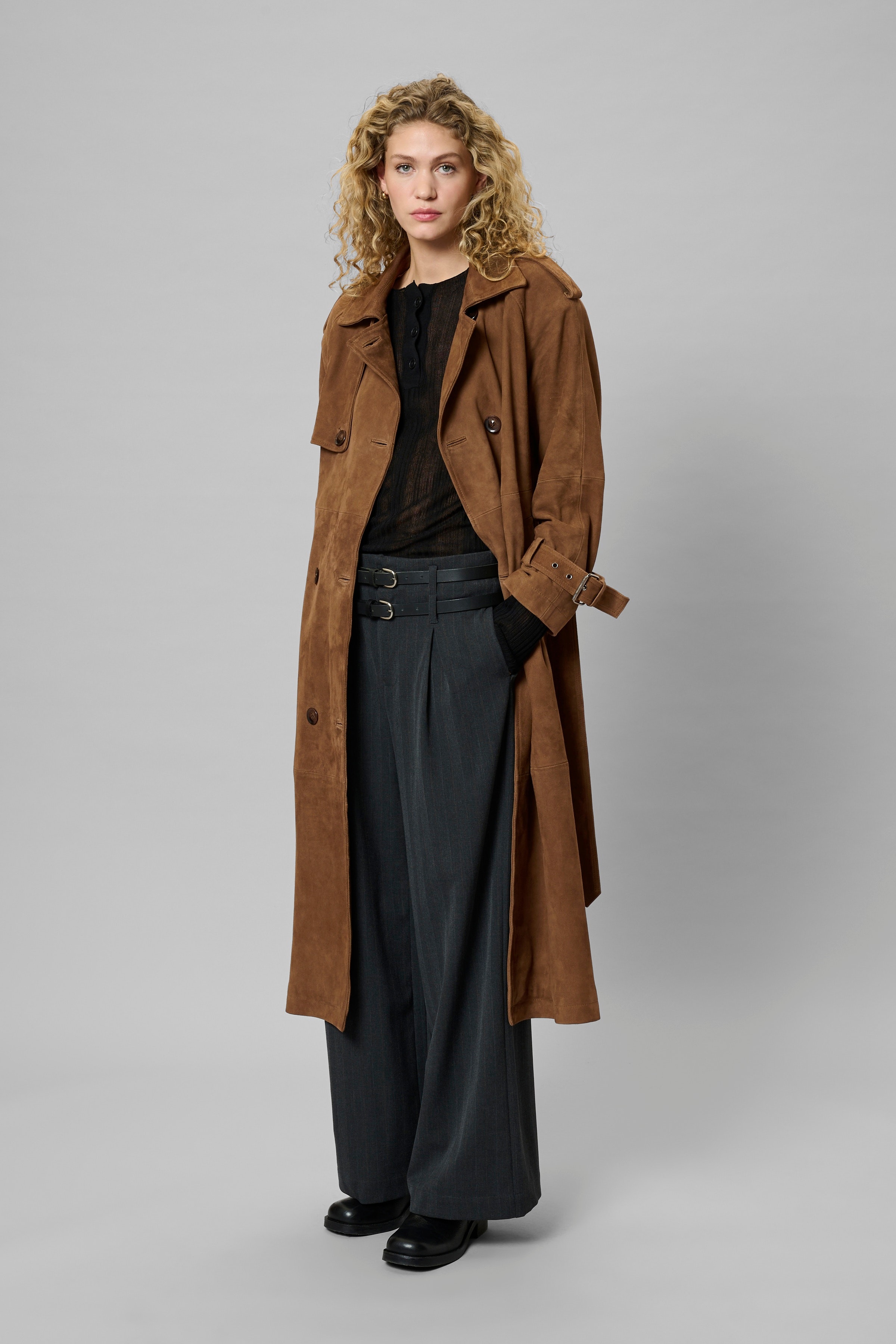 TaraMW Suede Trenchcoat LOOKBOOK FRONT 10704830-108673