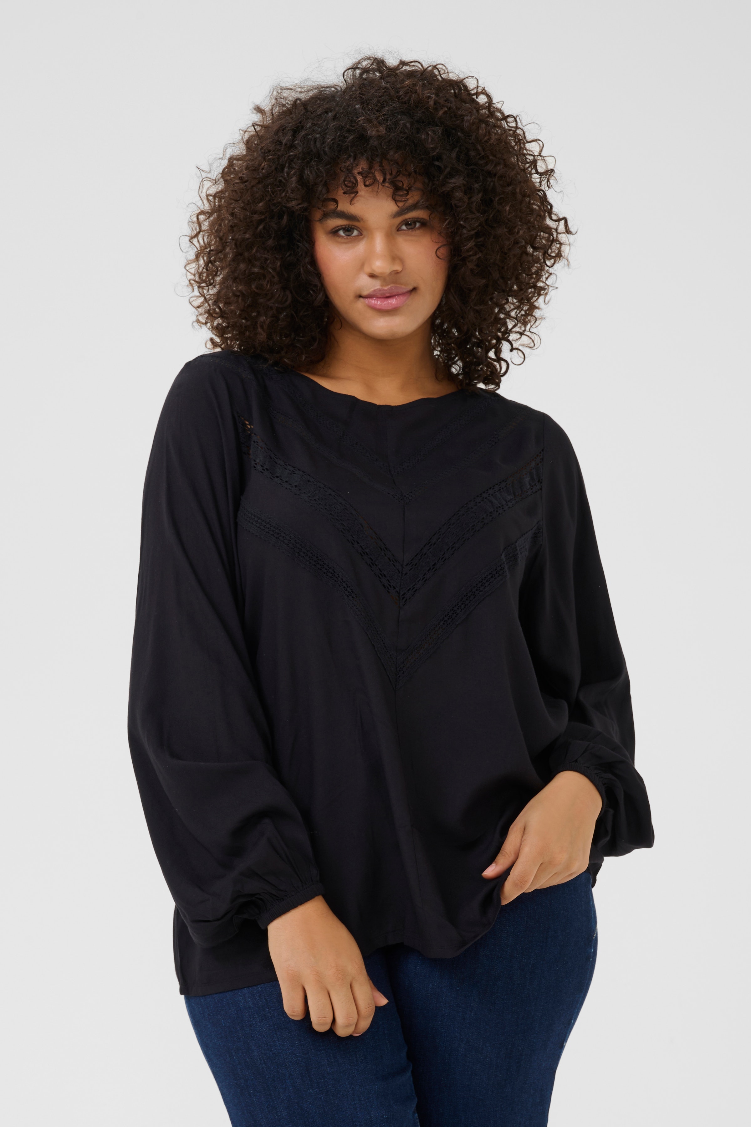 KCelina Blouse LOOKBOOK FRONT 10582767-100121