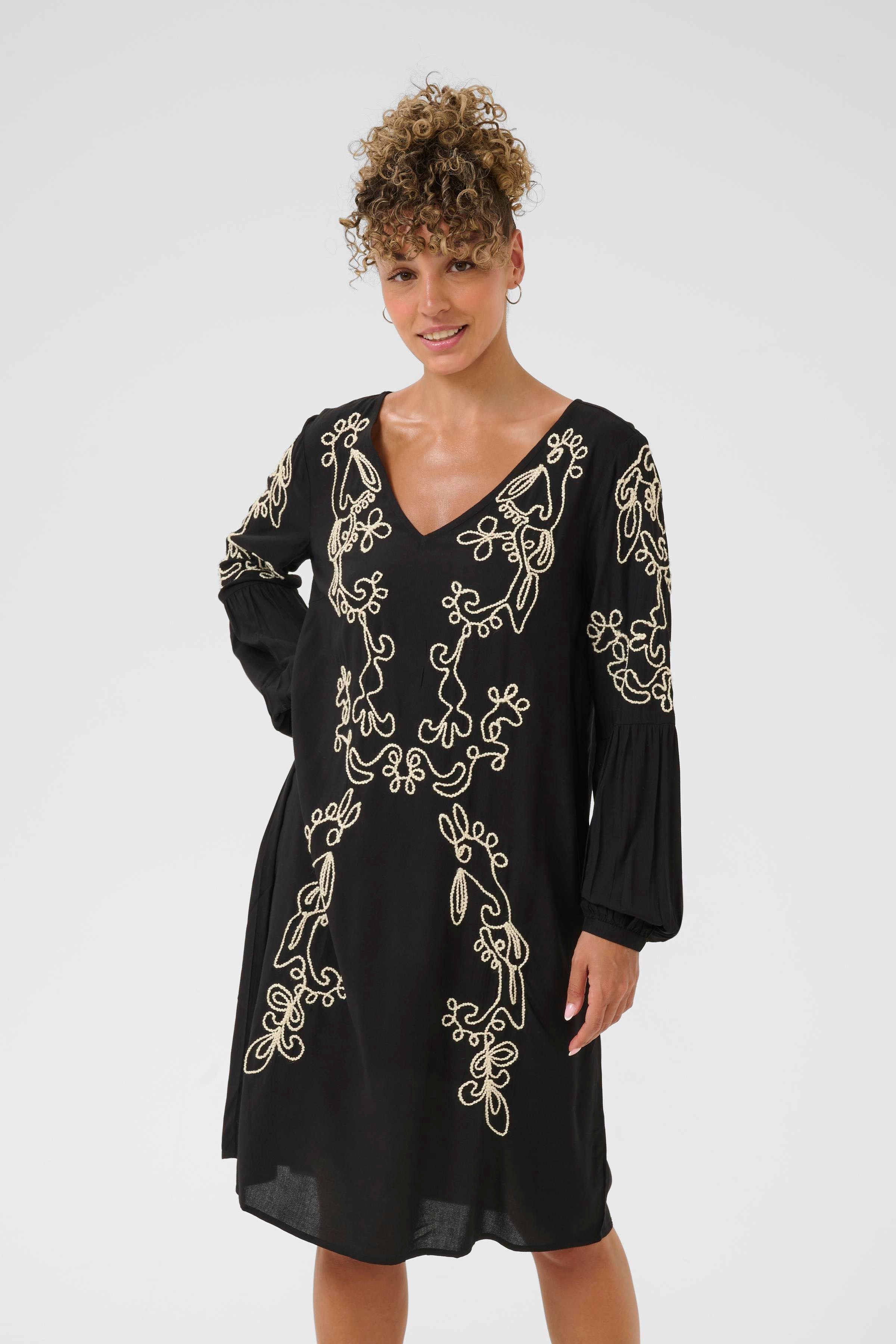 CRVivina Kleid LOOKBOOK FRONT 10614399-100120