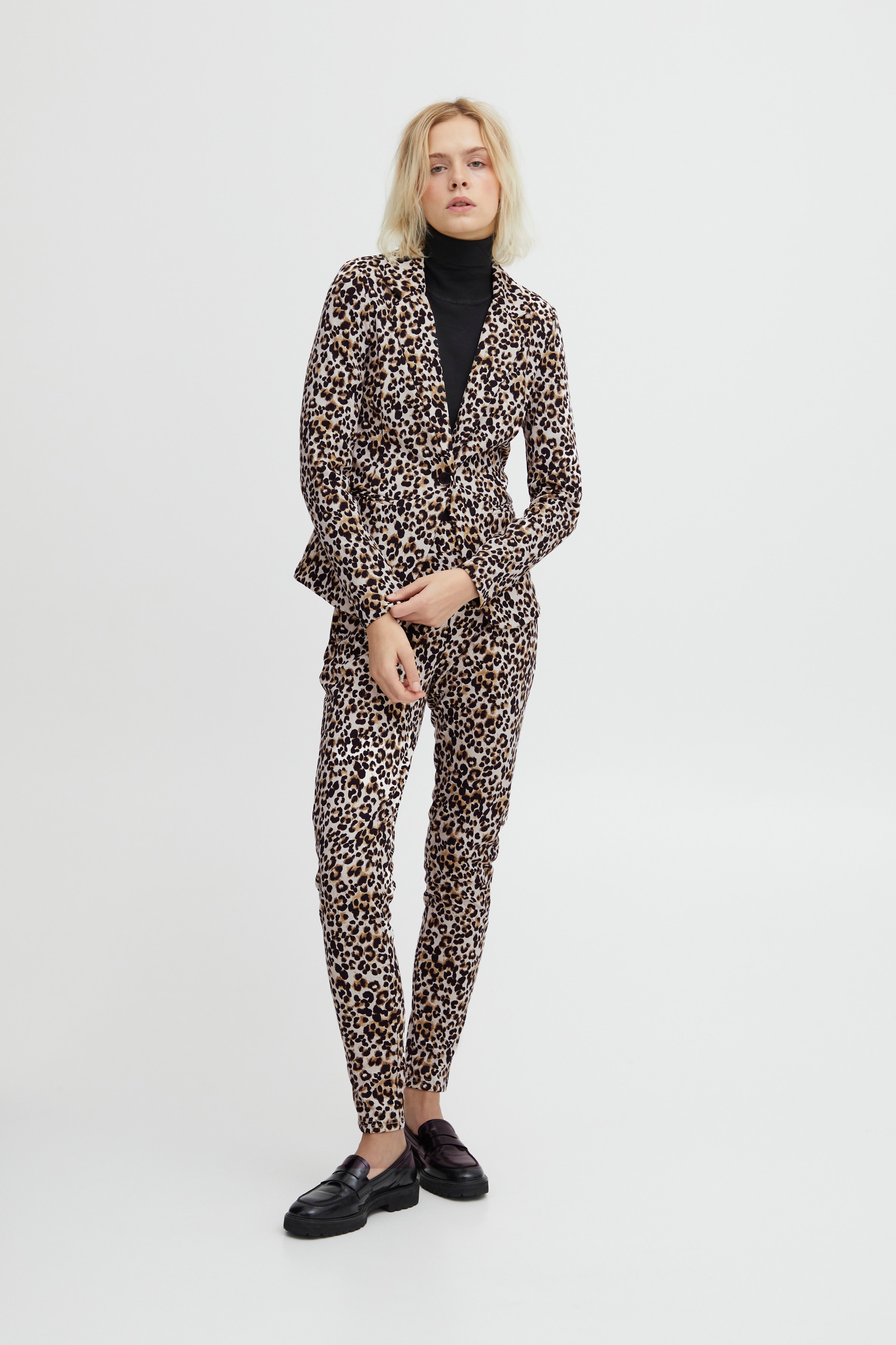 IHKATE Blazer LOOKBOOK FRONT 20118148-201751