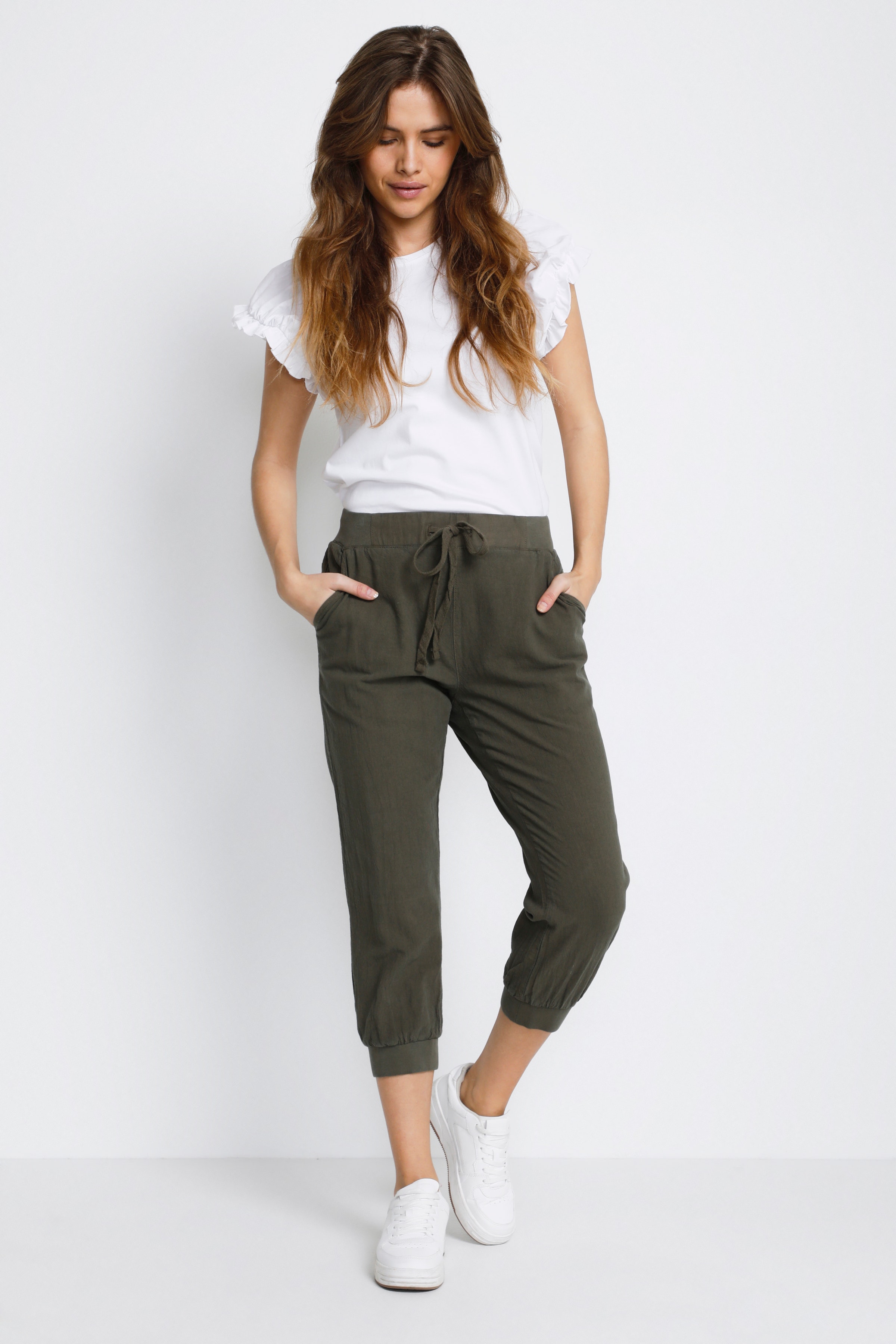 Naya Capri pants LOOKBOOK FRONT 10502803-190511