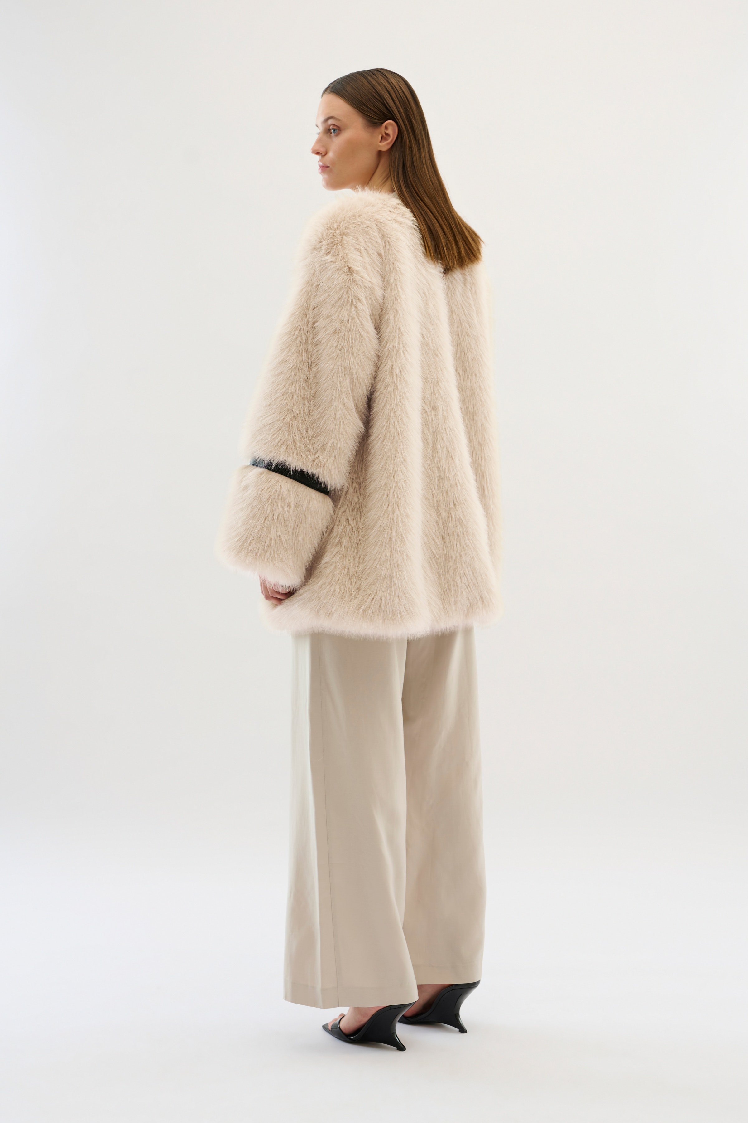 KBPearly Faux Fur jacka LOOKBOOK FRONT 10104998-154502