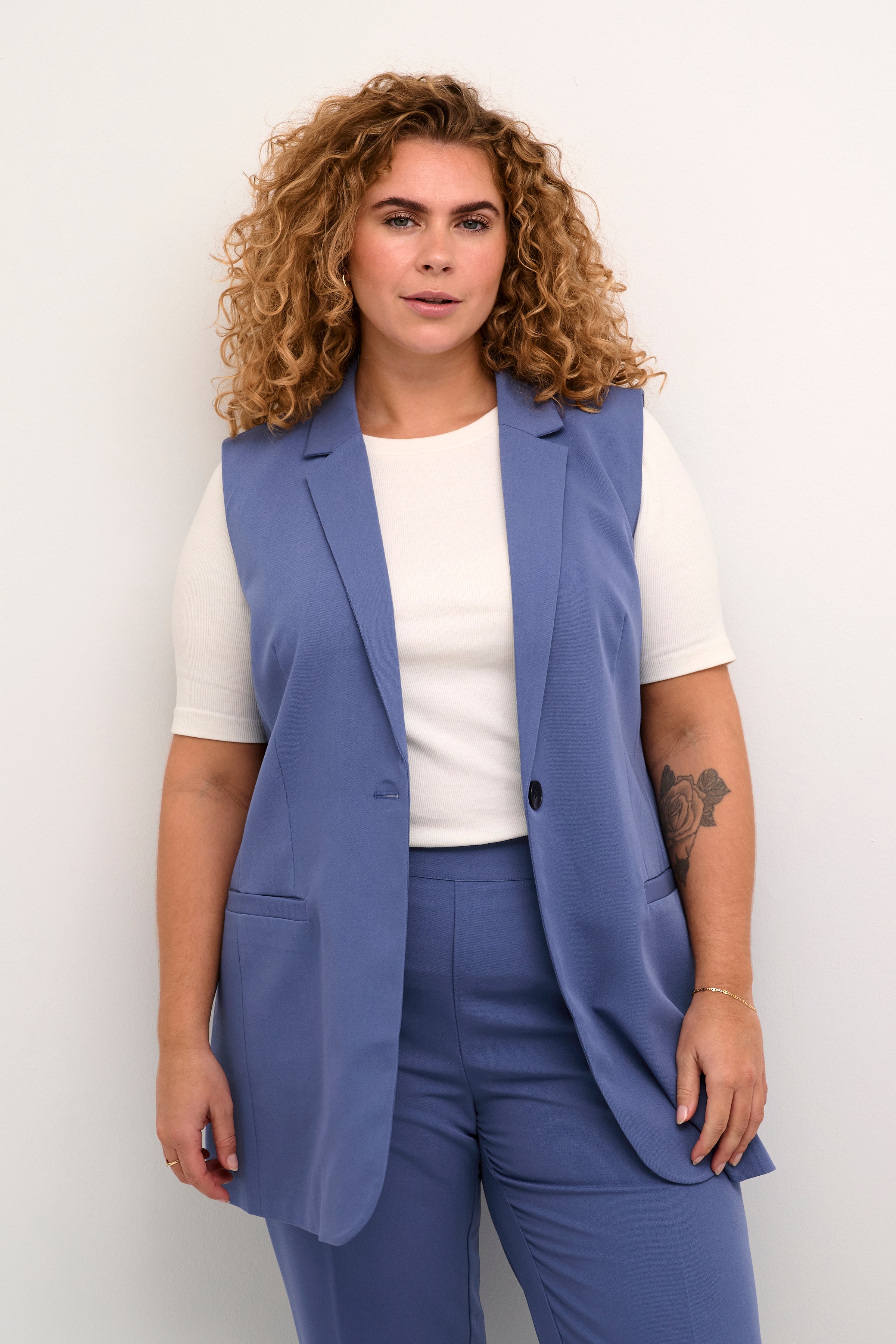 KCsakira Veste LOOKBOOK FRONT 10582383-193928