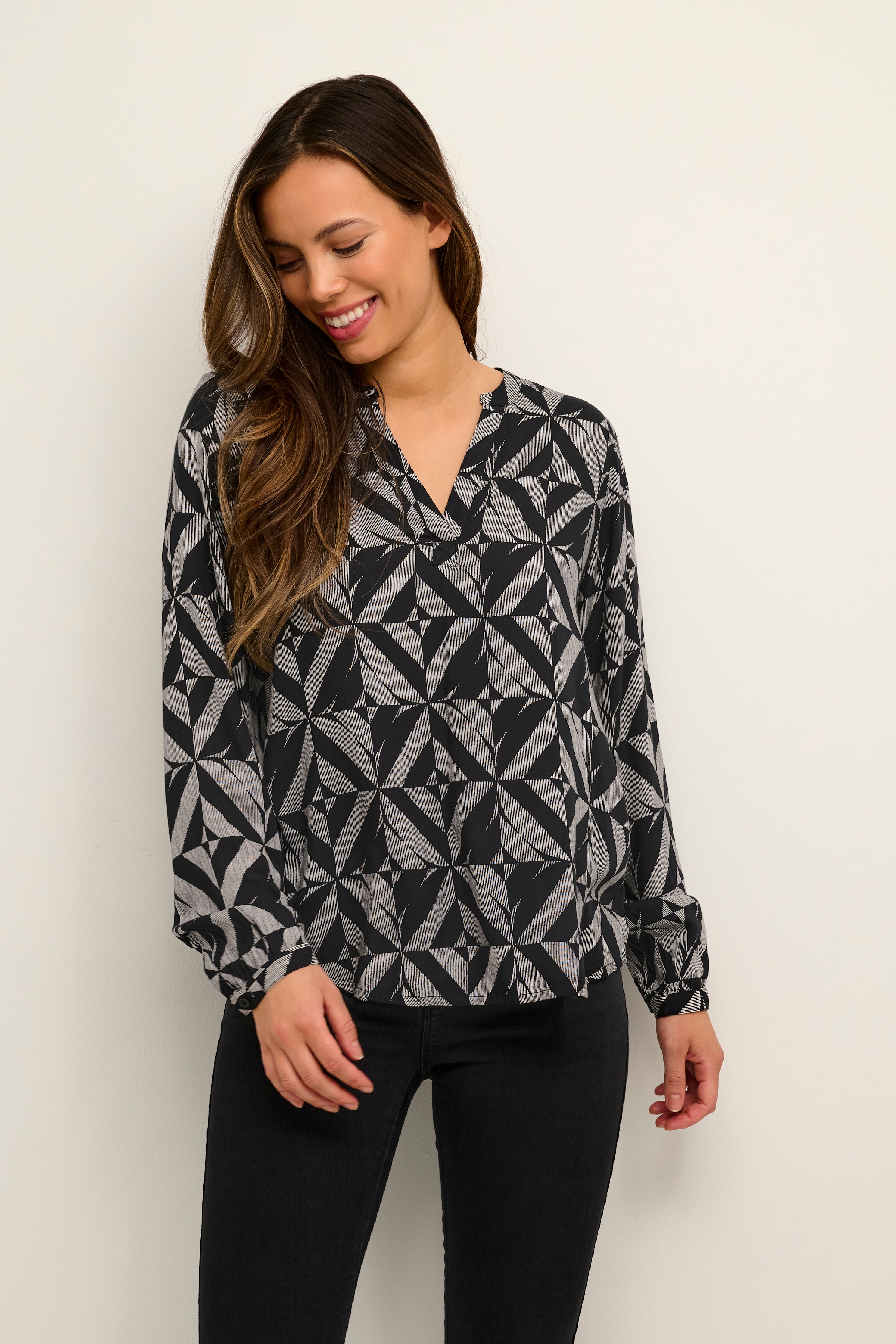 KAmillik Blouse LOOKBOOK FRONT 10507065-103614