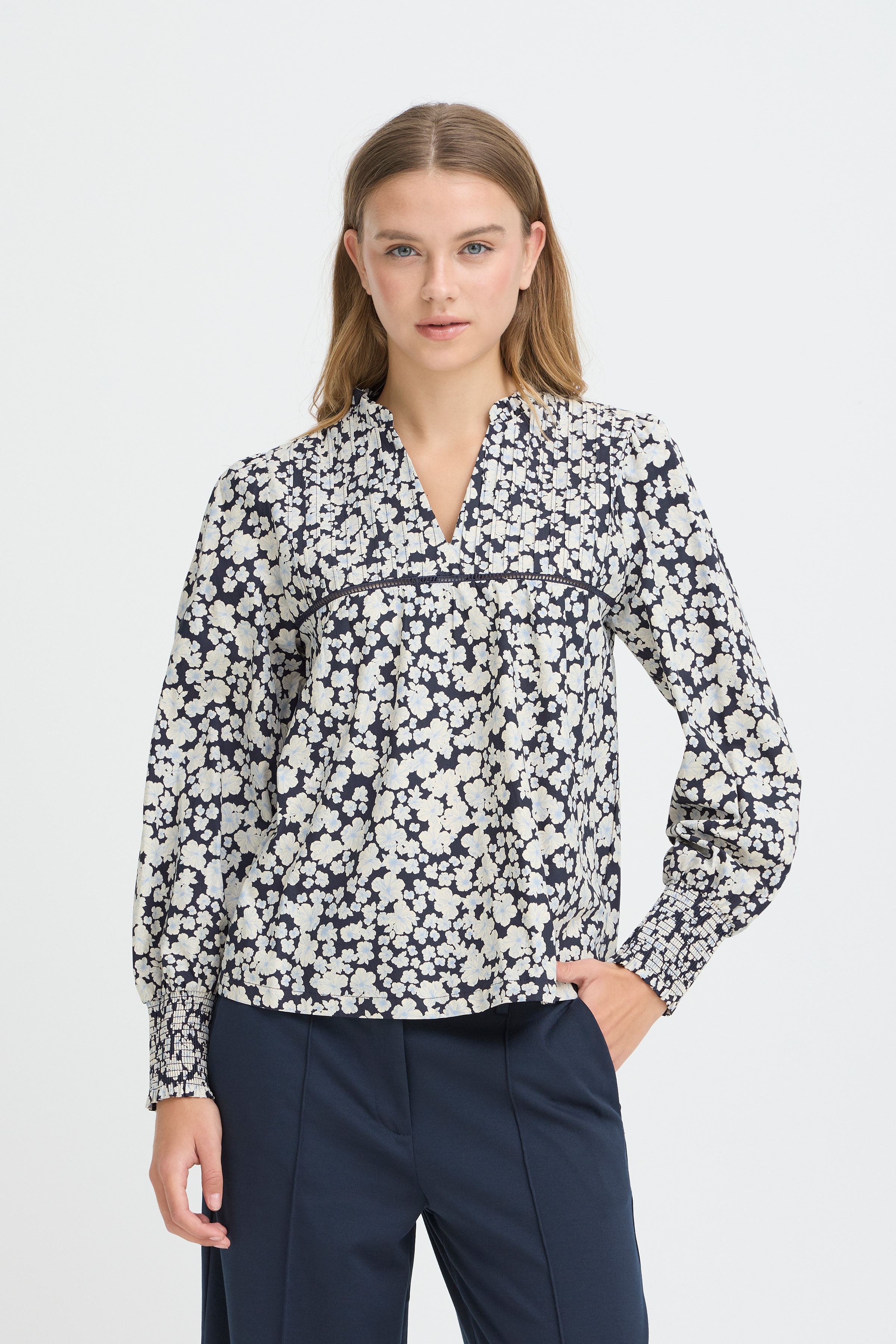 IHKELIA Bluse LOOKBOOK FRONT 20125138-900003900