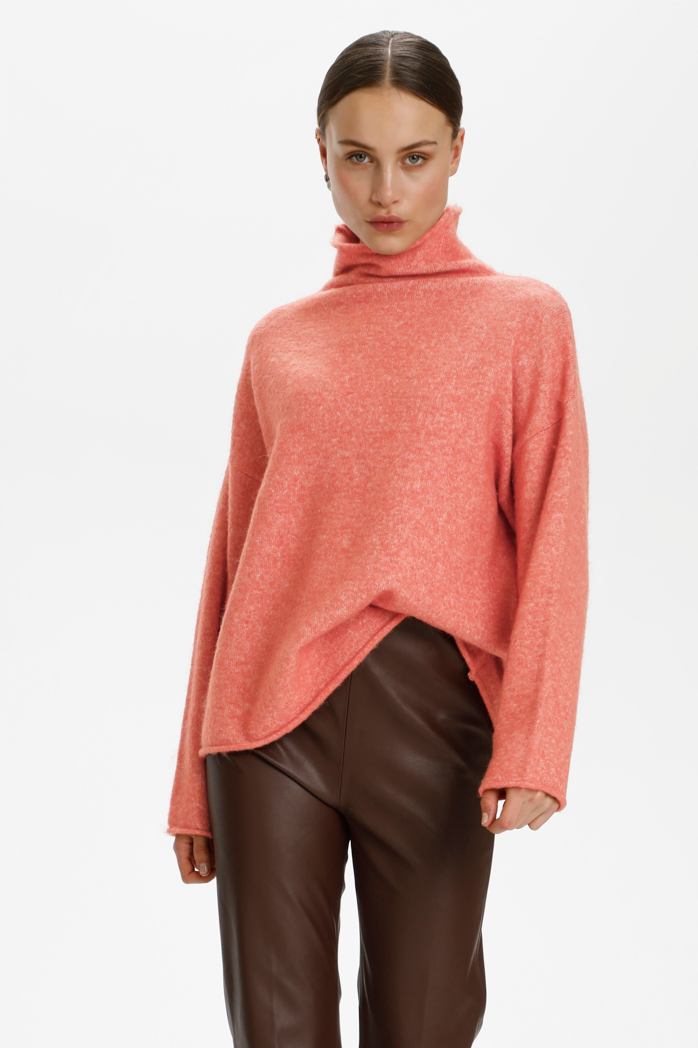  SLMiya Pullover LS

 LOOKBOOK FRONT 30405146-1715401