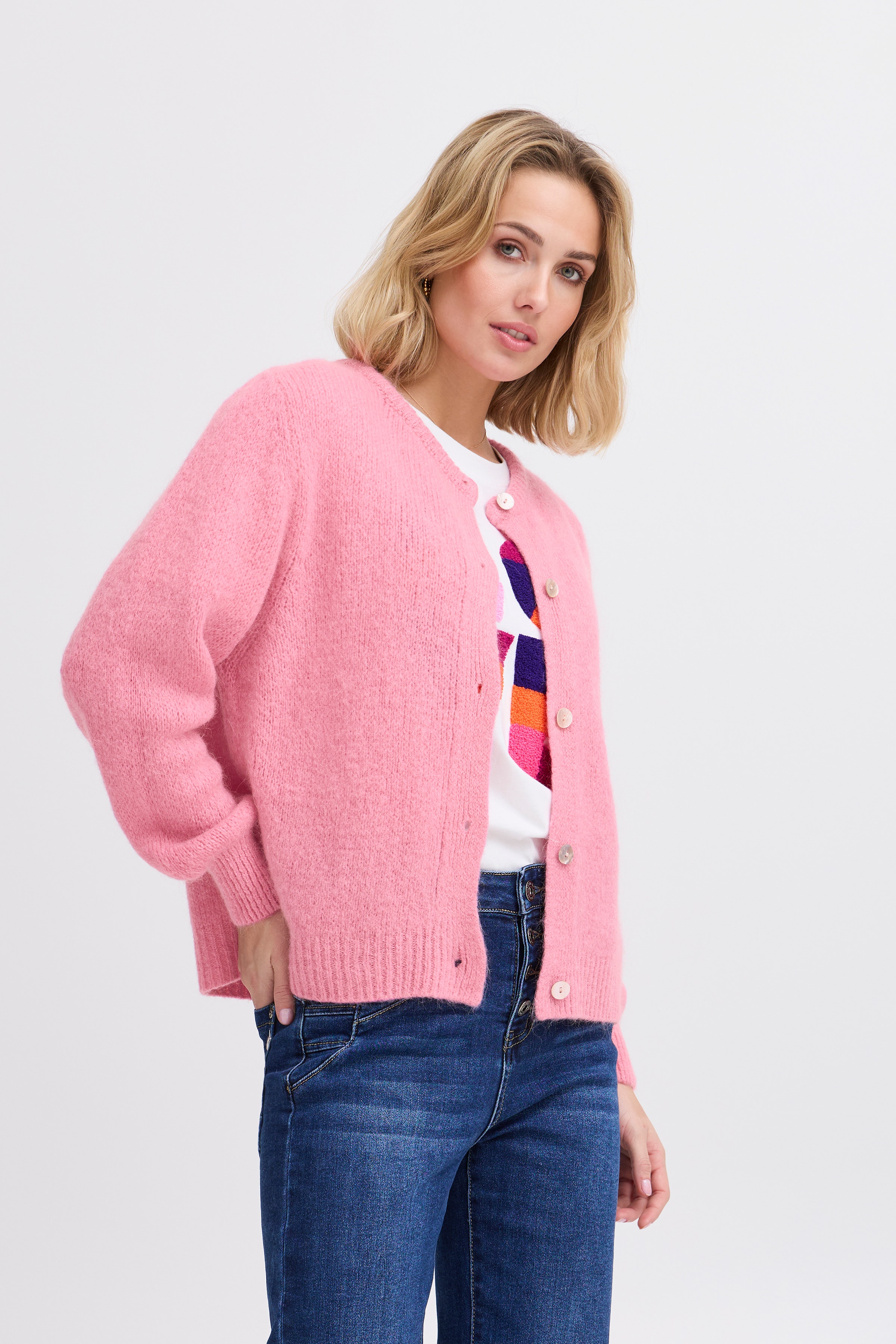 SBGULVIG Cardigan LOOKBOOK FRONT 22100655-172120