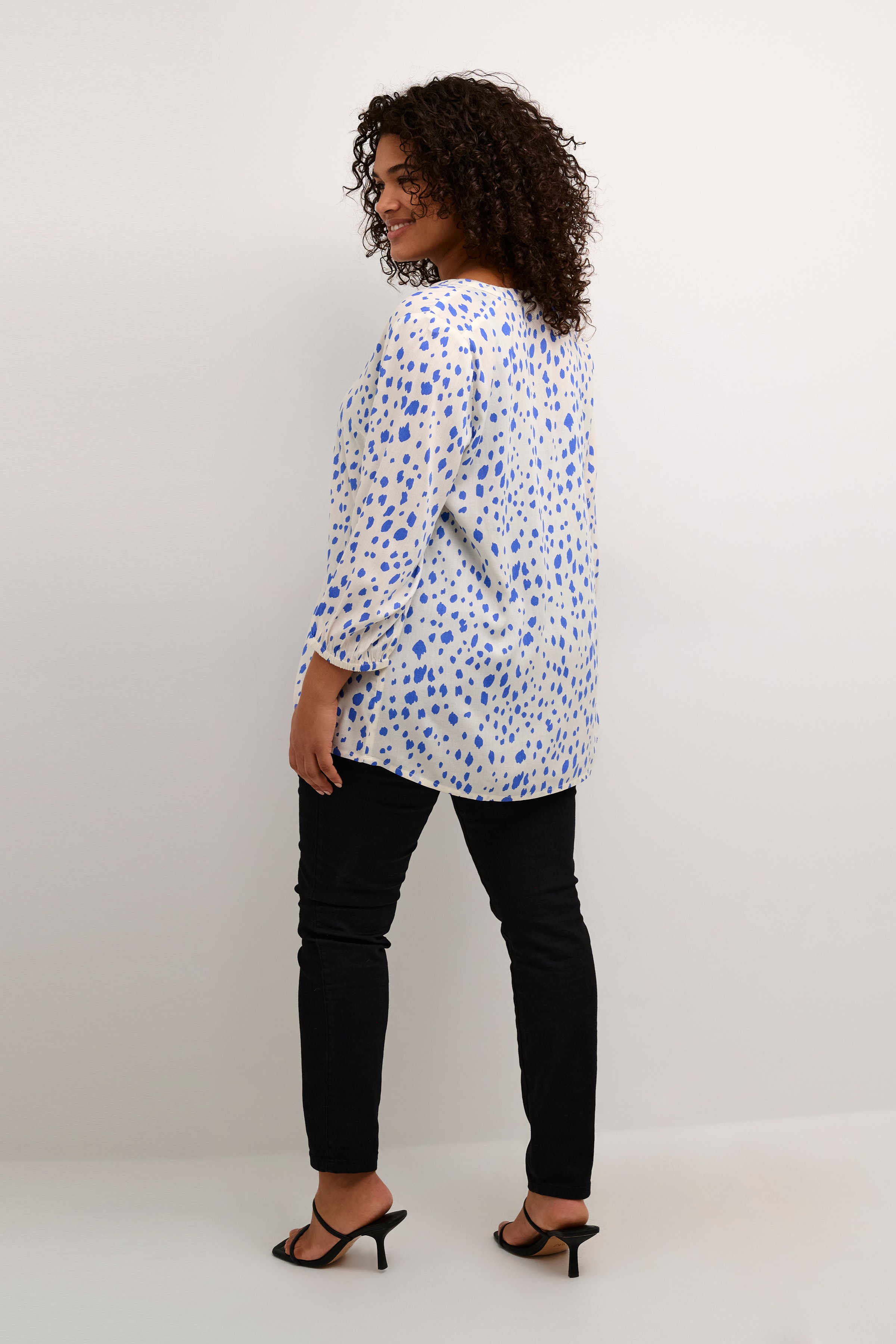 KCclaira Blouse LOOKBOOK BACK 10582527-106366