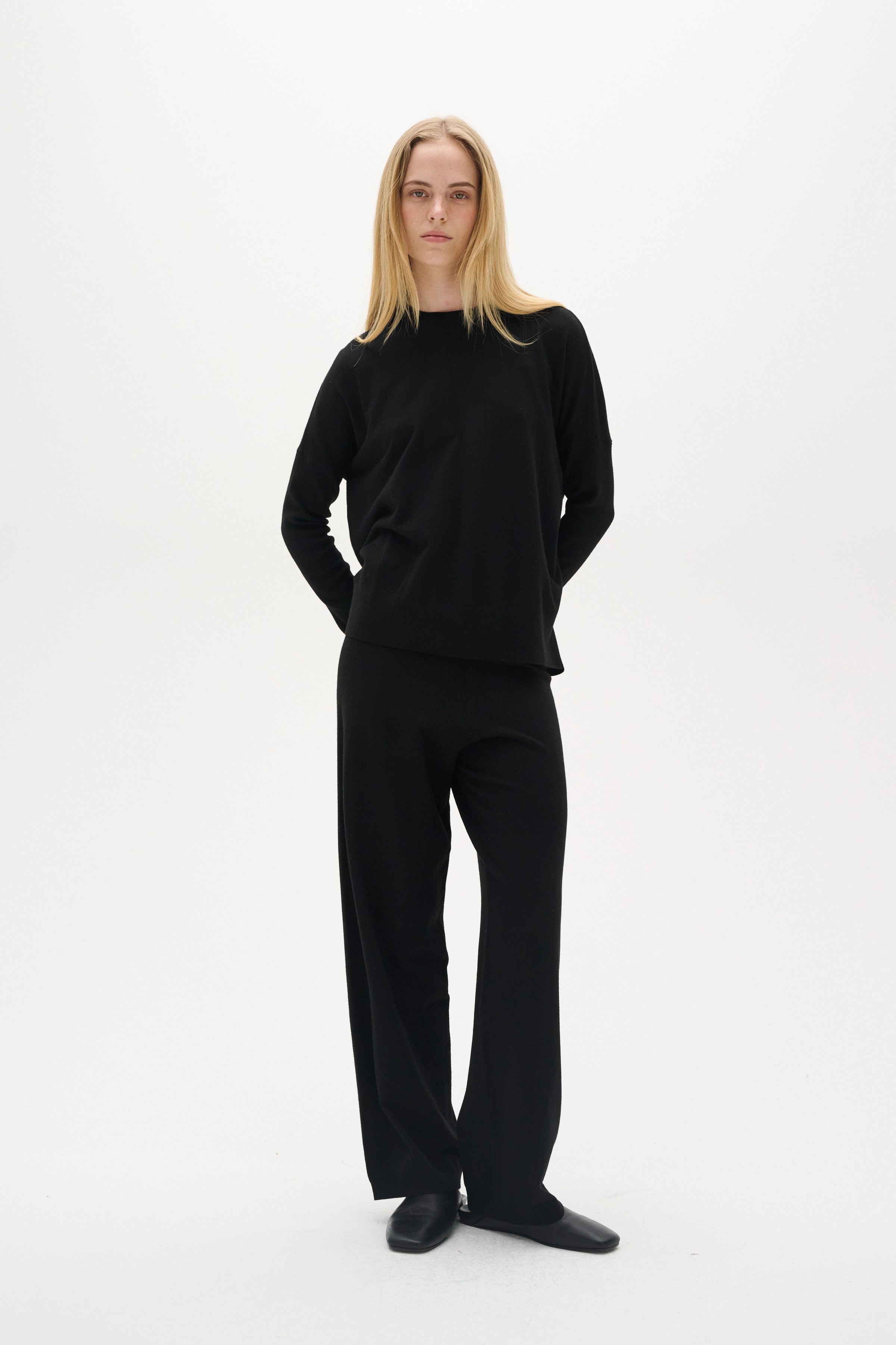 UdeliaIW Bukser LOOKBOOK FRONT 30110076-194008