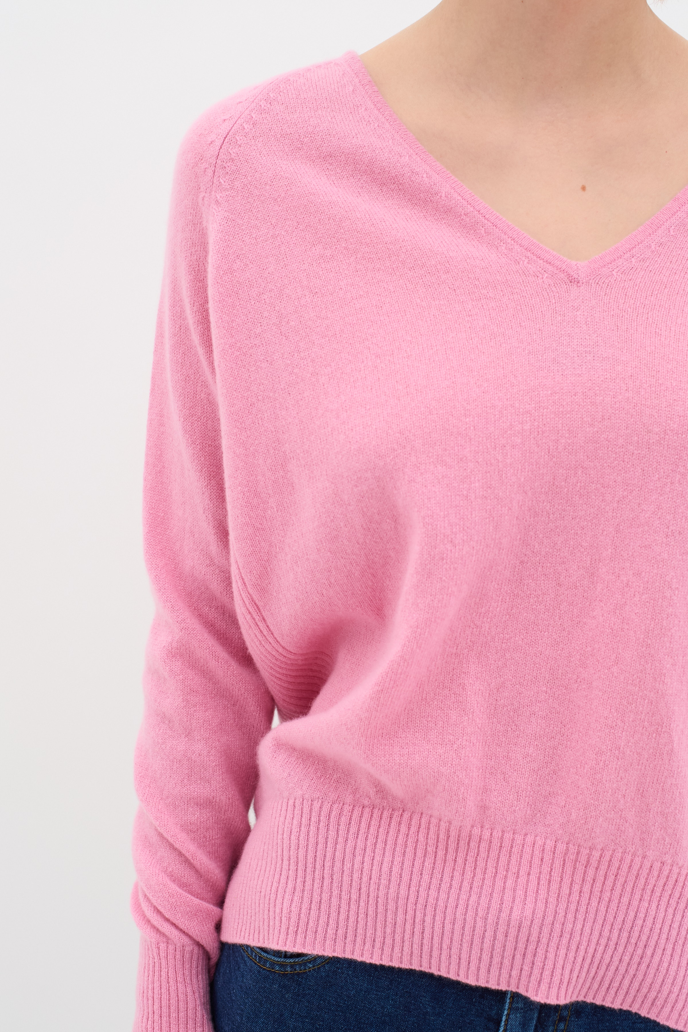 Lukka V-neck Cashmere Pullover LOOKBOOK DETAIL 30104240-162215