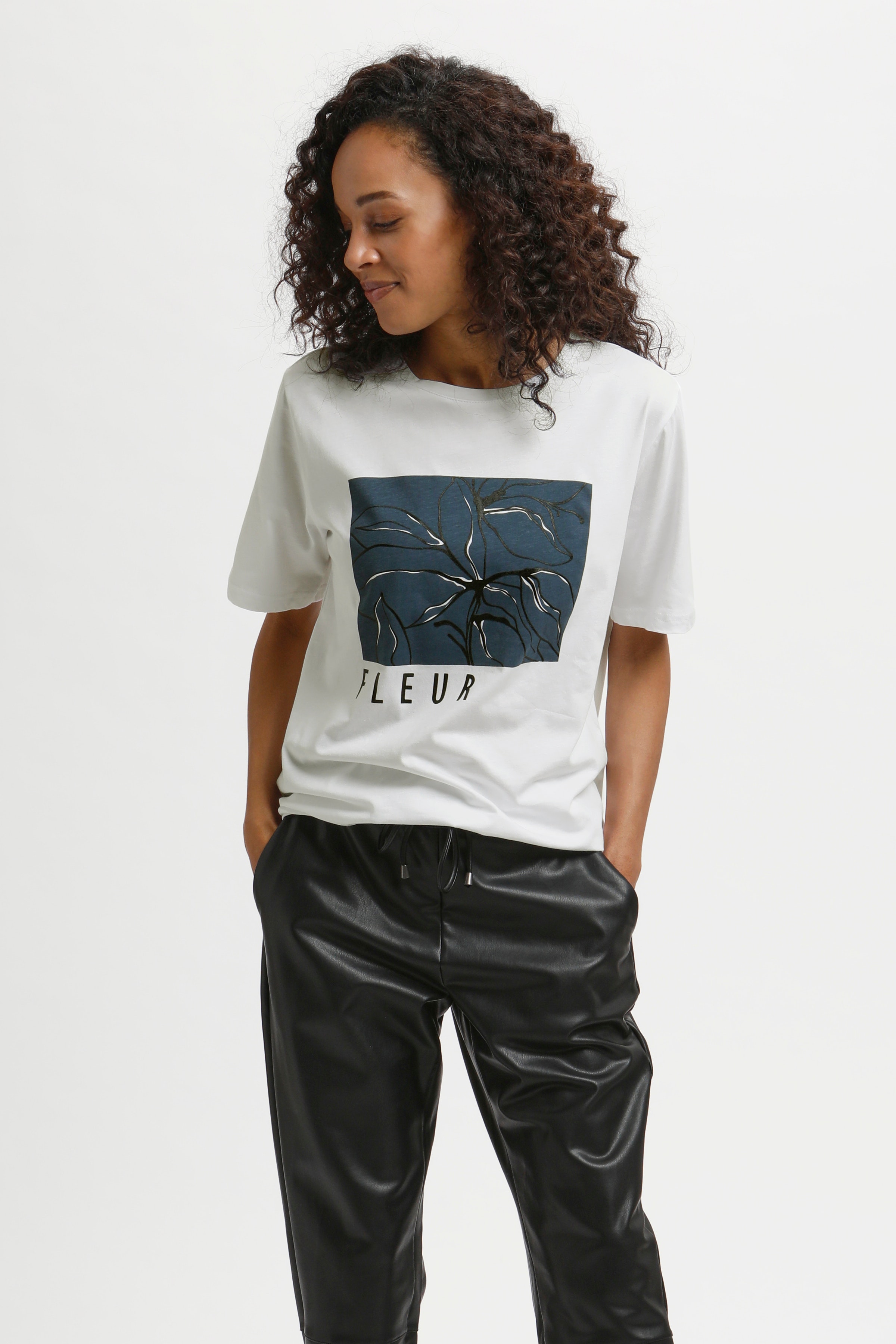 KAtomara T-shirt LOOKBOOK FRONT 10505831-110601