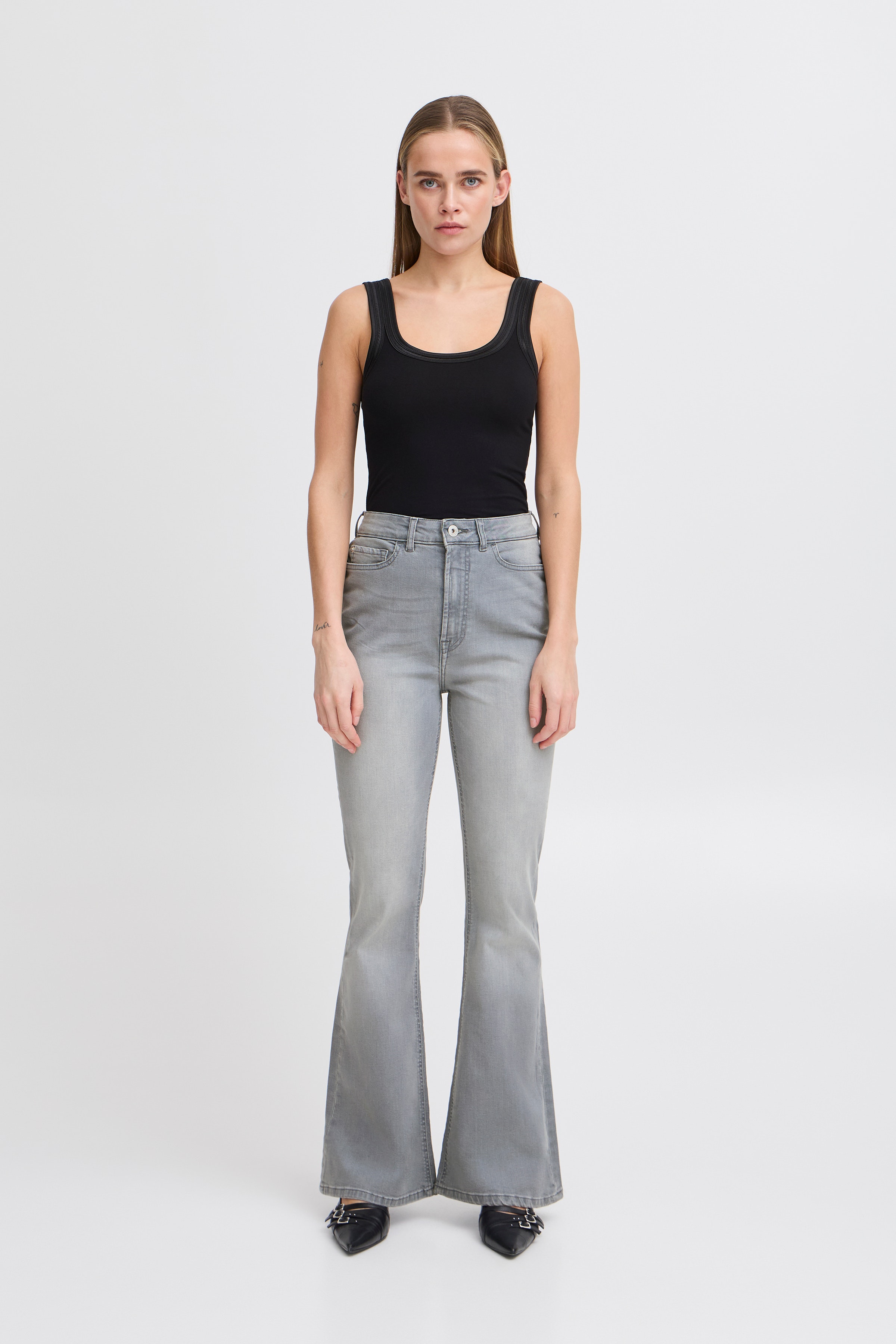 IHTWIGGY FLAIRED HIGH WAIST Jeans LOOKBOOK FRONT 20122437-200344