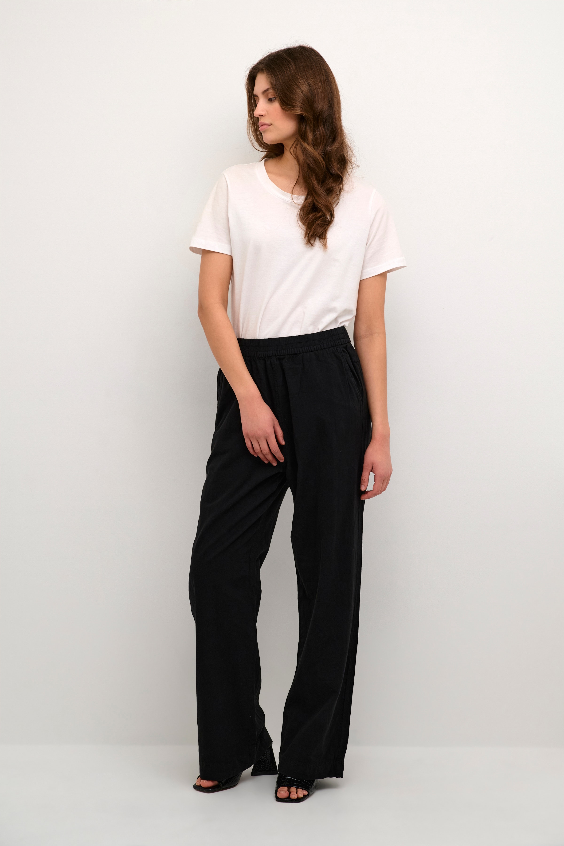 KAnaya Trousers LOOKBOOK FRONT 10507661-100121