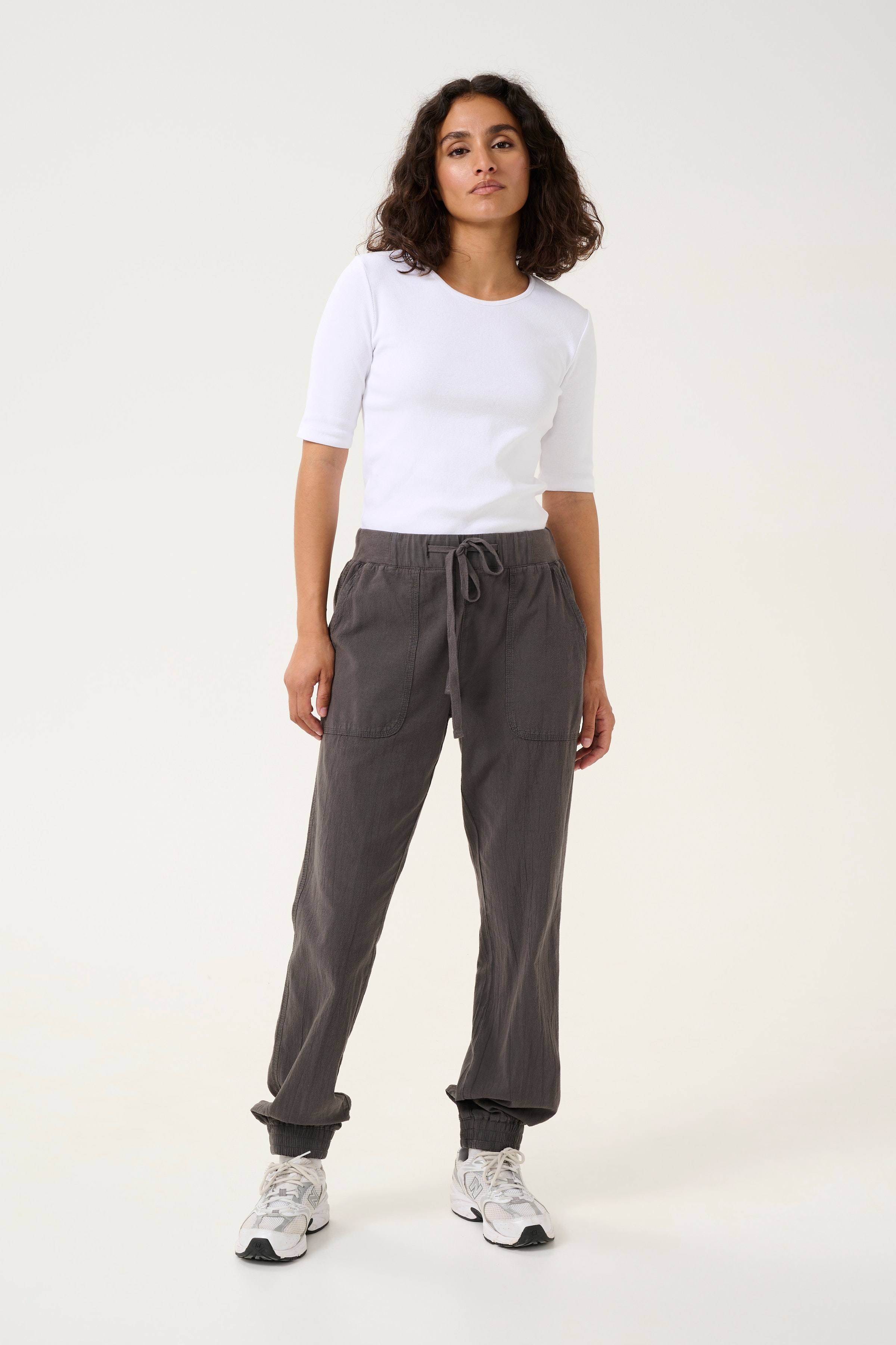 KAnaya Trousers LOOKBOOK FRONT 10505397-190205