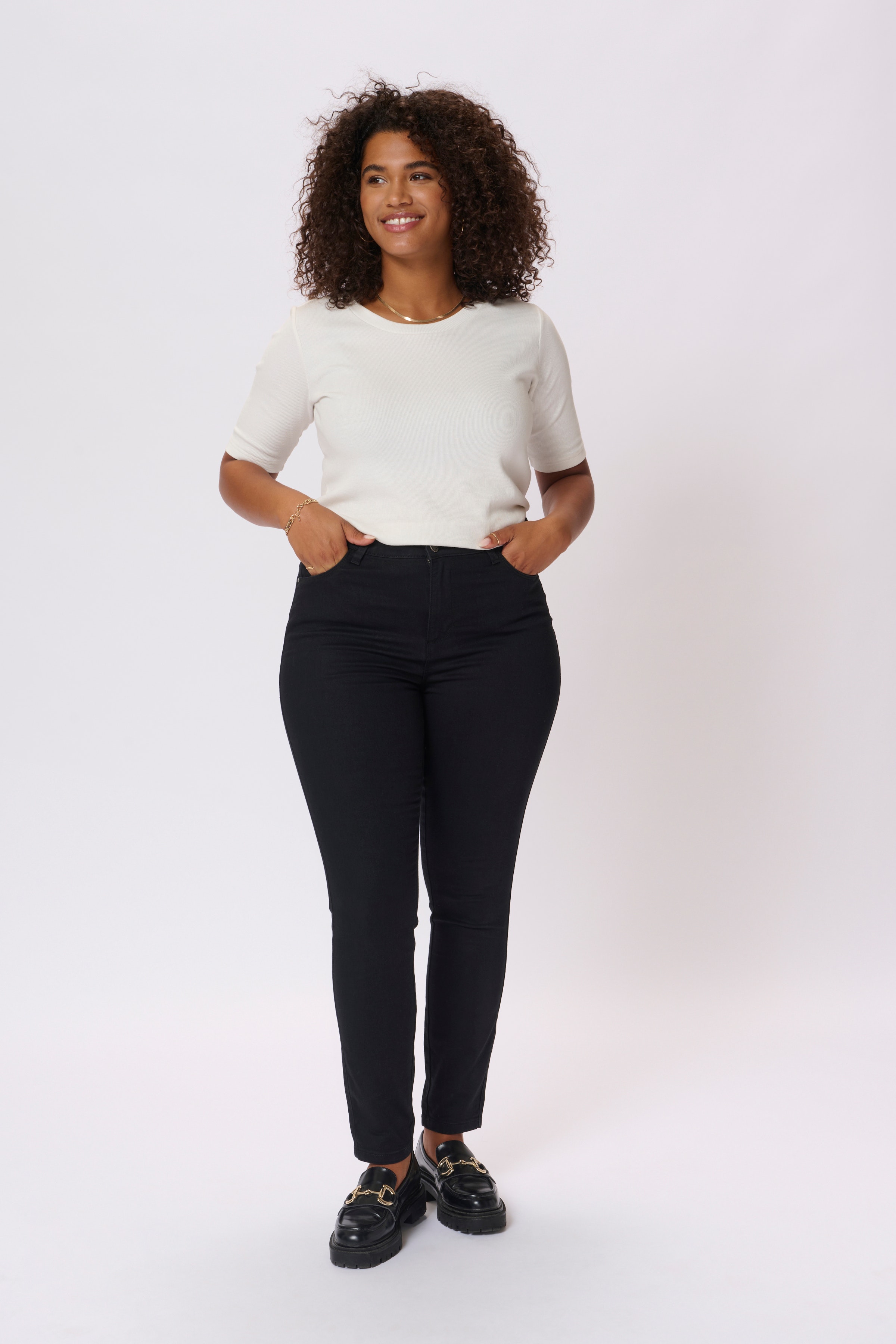 KCwilla Ida Slim Jeans LOOKBOOK FRONT 10581270-100121